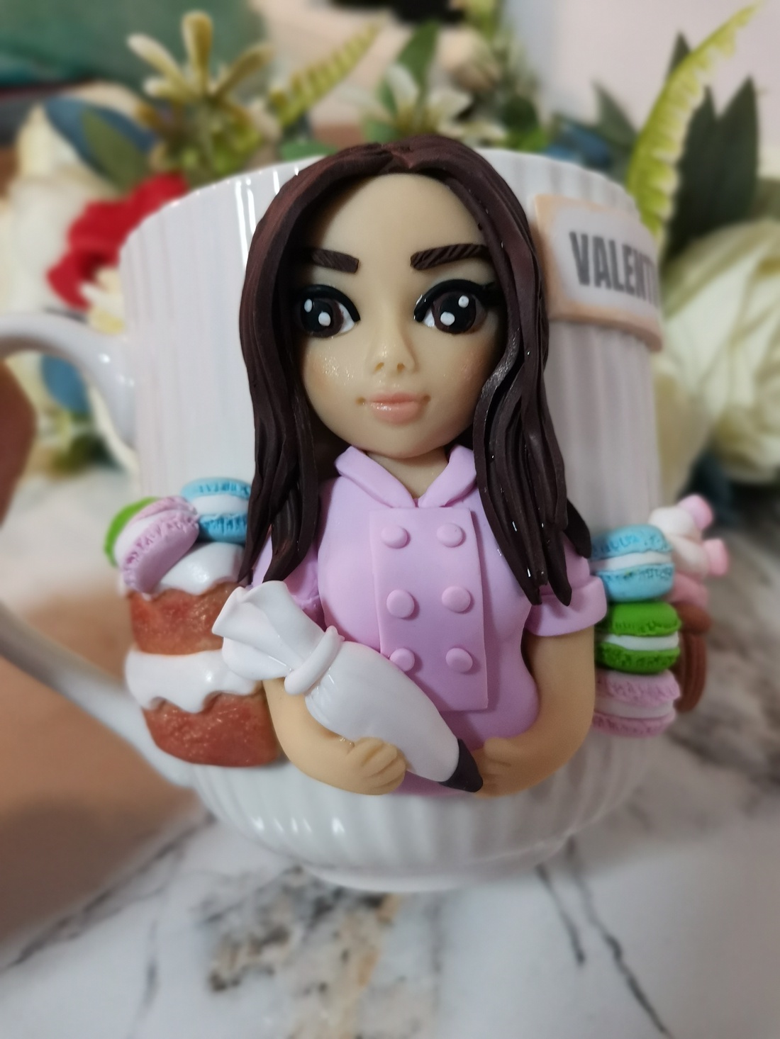 Cana personalizata cu figurina cofetar (profesii) - accesorii de crăciun - cadou tematic de moș crăciun, decorațiuni - cadouri de moș crăciun - Artynos.ro Cana personalizata cu figurina cofetar (profesii) - accesorii de crăciun - cadou tematic de moș crăciun, decorațiuni - cadouri de moș crăciun - Artynos.ro