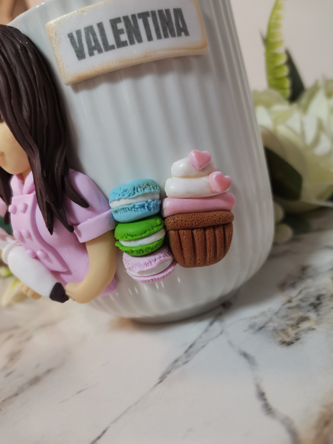 Cana personalizata cu figurina cofetar (profesii) - accesorii de crăciun - cadou tematic de moș crăciun, decorațiuni - cadouri de moș crăciun - Artynos.ro Cana personalizata cu figurina cofetar (profesii) - accesorii de crăciun - cadou tematic de moș crăciun, decorațiuni - cadouri de moș crăciun - Artynos.ro
