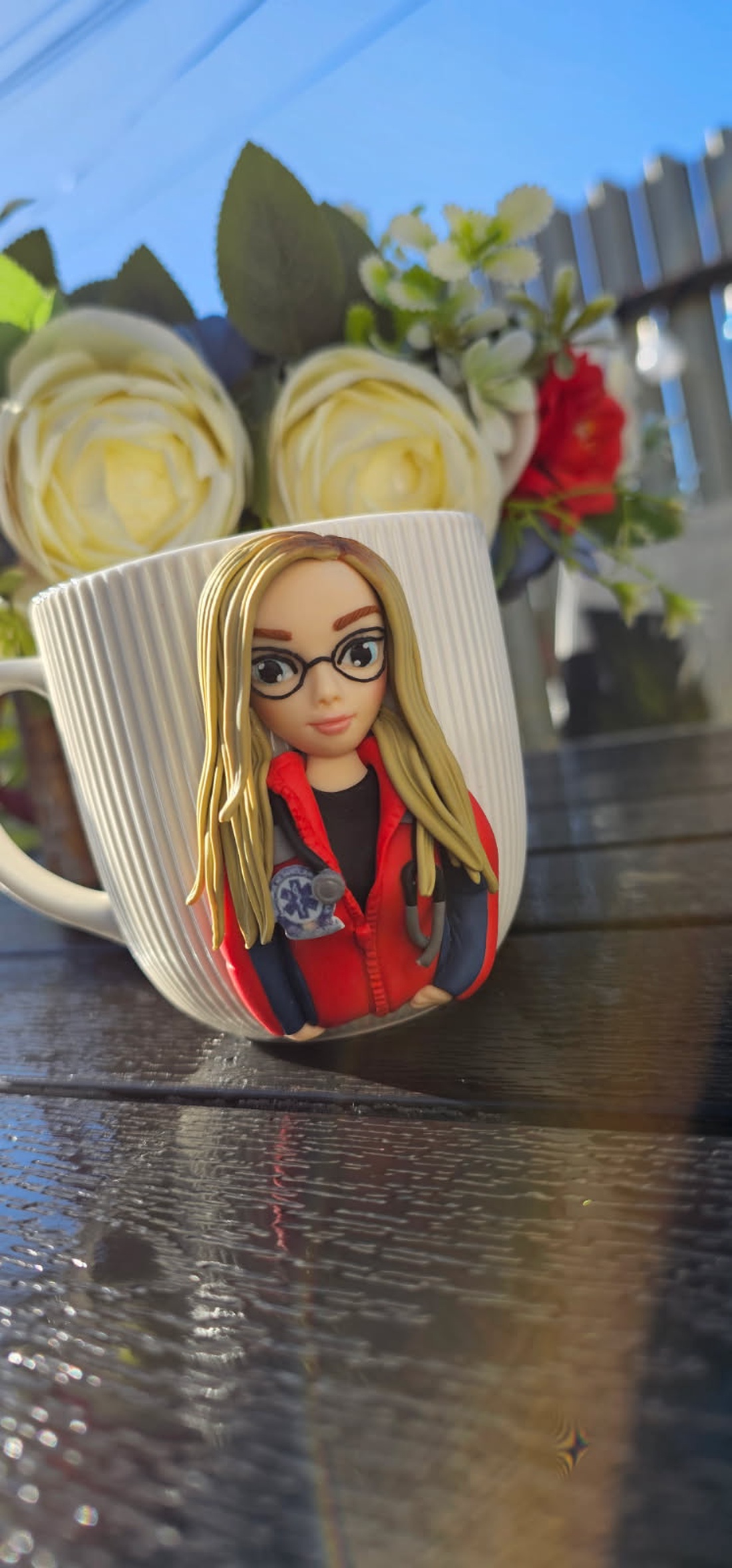 Cana personalizata cu figurina medic/asistent ambulanta - crăciun - cadouri de moș crăciun - cadouri de moș crăciun - Artynos.ro