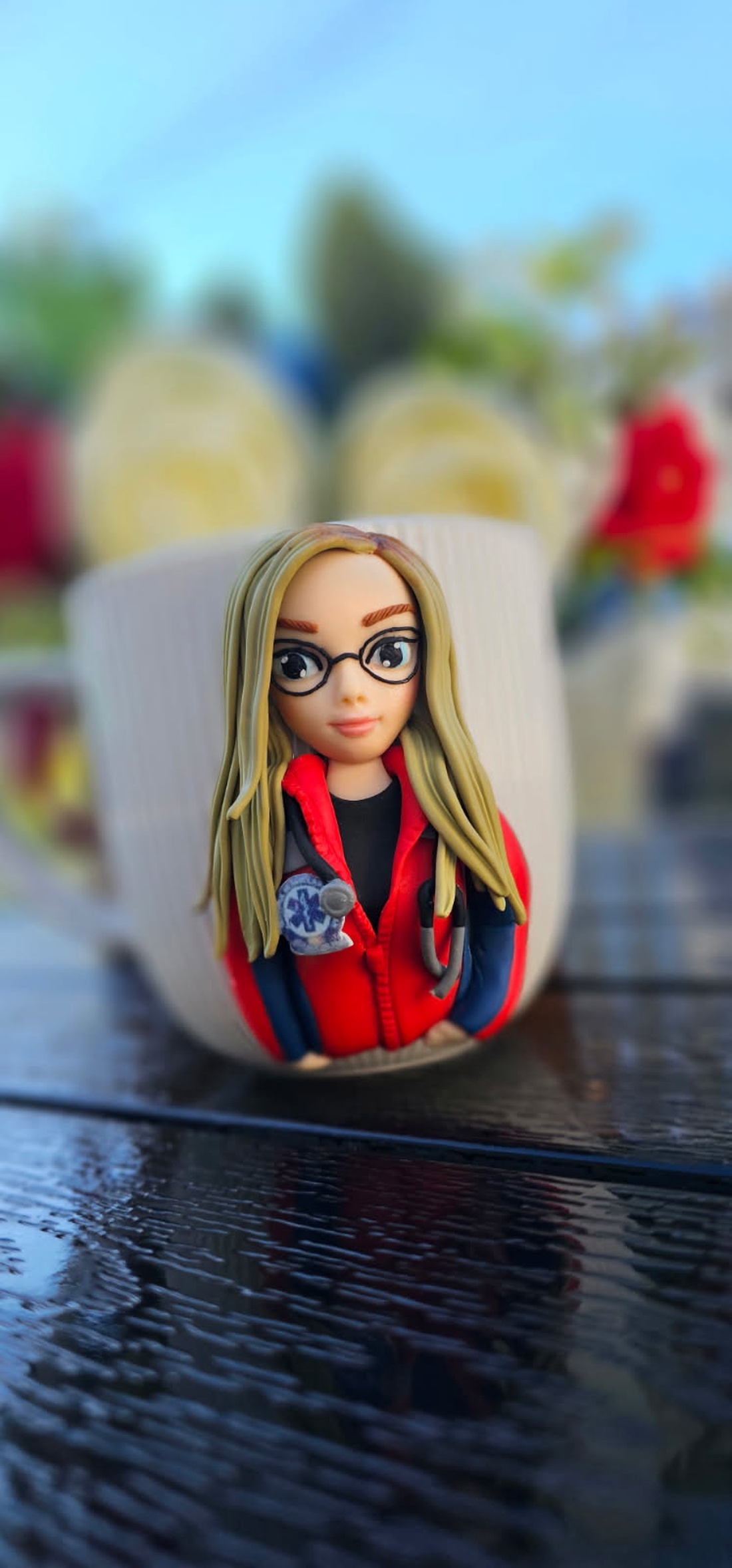 Cana personalizata cu figurina medic/asistent ambulanta - crăciun - cadouri de moș crăciun - cadouri de moș crăciun - Artynos.ro