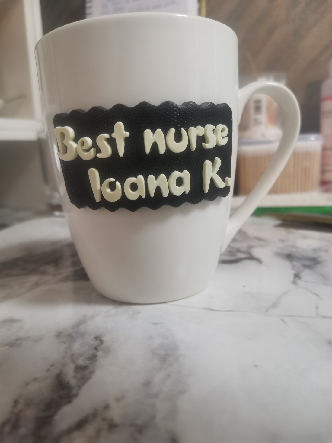 Cana personalizata cu figurina medic/asistent ambulanta - casă & stil de viață - seturi de cadou - Artynos.ro