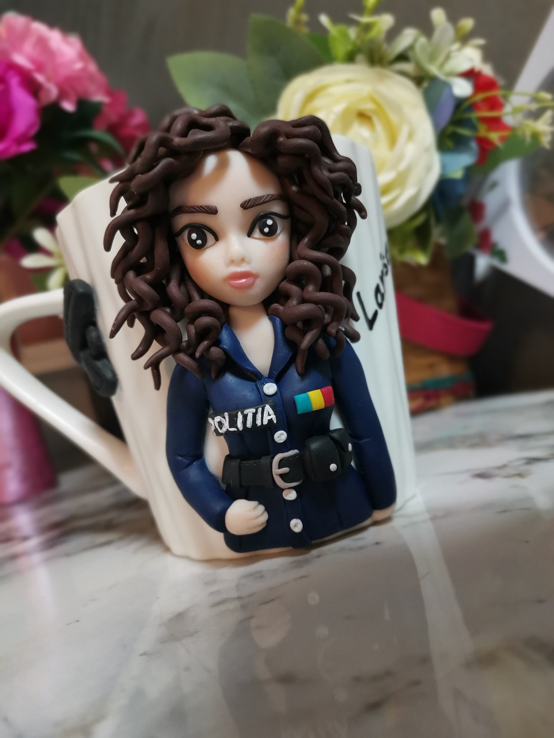 Cana personalizata cu figurina politista - casă & stil de viață - seturi de cadou - Artynos.ro