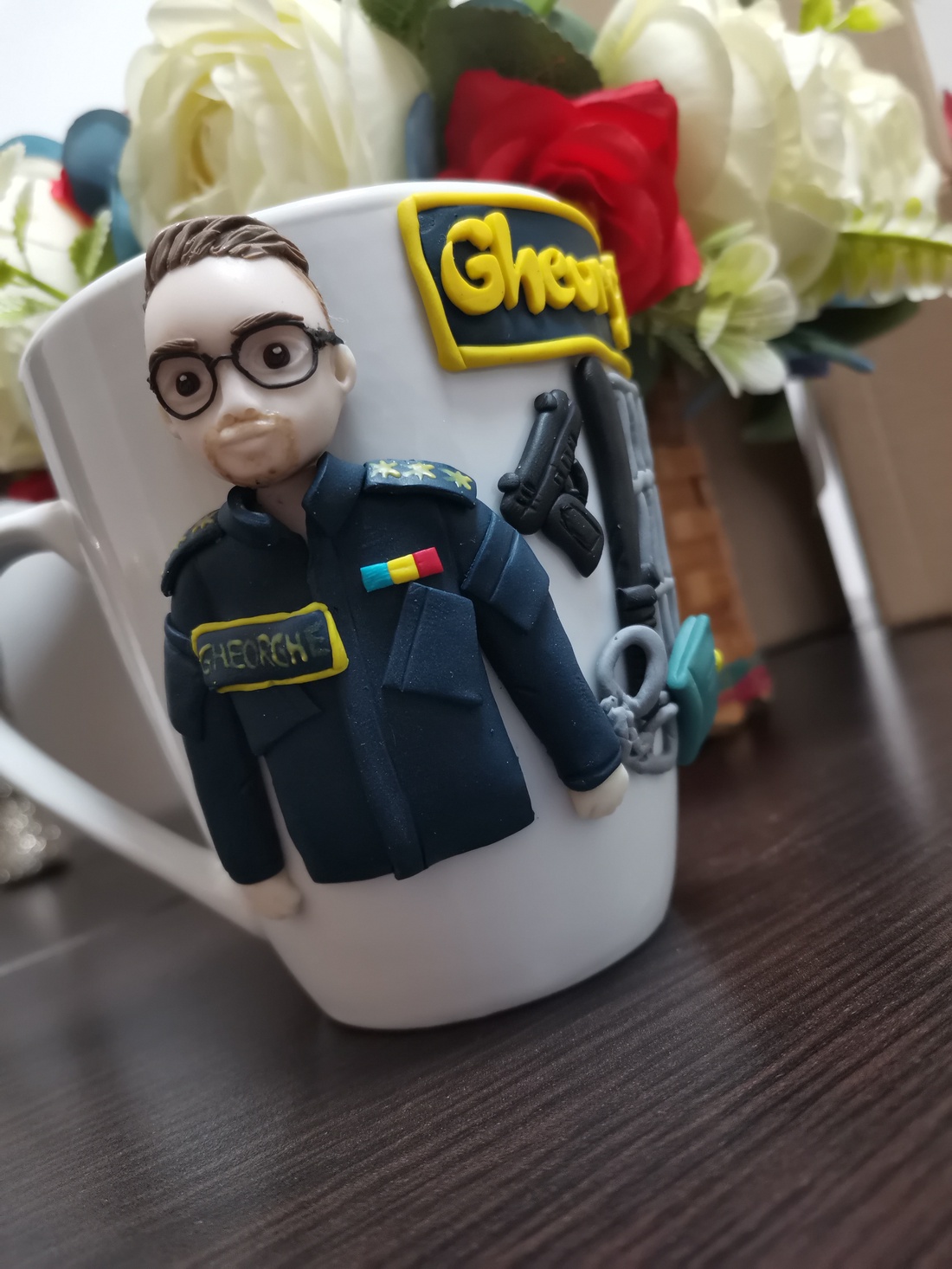 Cana personalizata cu figurina politist - casă & stil de viață - seturi de cadou - Artynos.ro