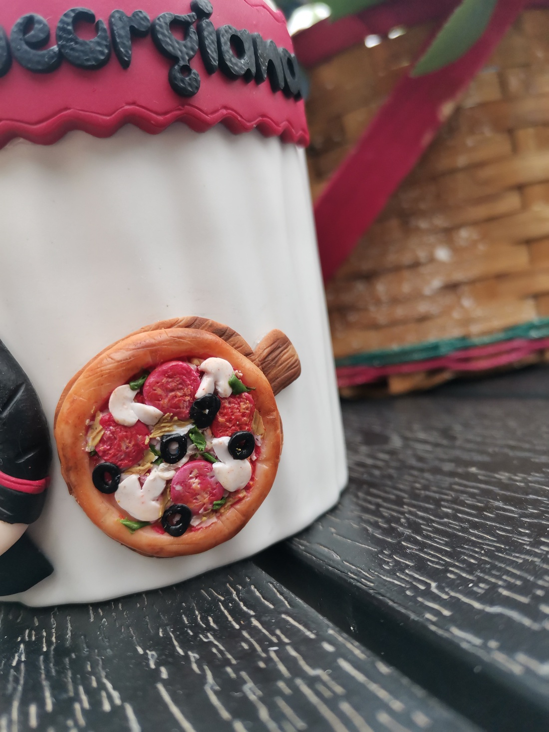 Cana personalizata cu figurina femeie bucatar/pizzerie/restaurant - casă & stil de viață - seturi de cadou - Artynos.ro