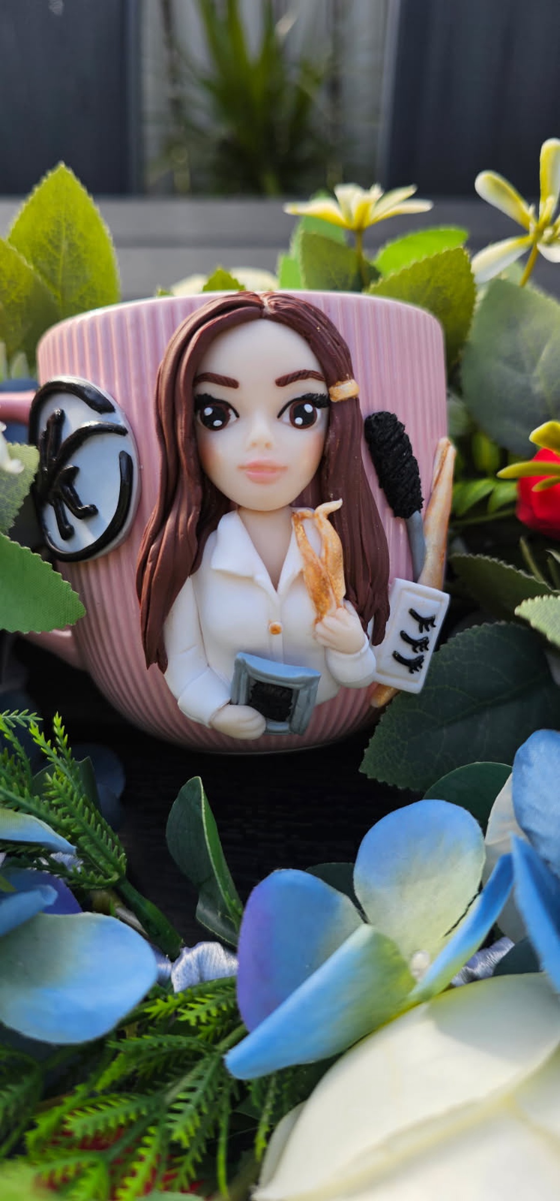 Cana personalizata cu figurina Lashes artist - casă & stil de viață - seturi de cadou - Artynos.ro