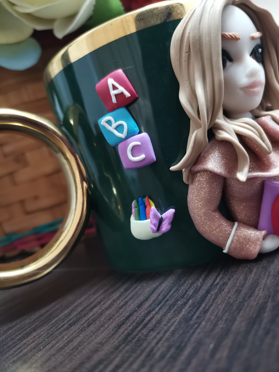Cana personalizata cu figurina 3d educatoare/profesoara/diriginta/invatatoare - casă & stil de viață - seturi de cadou - Artynos.ro