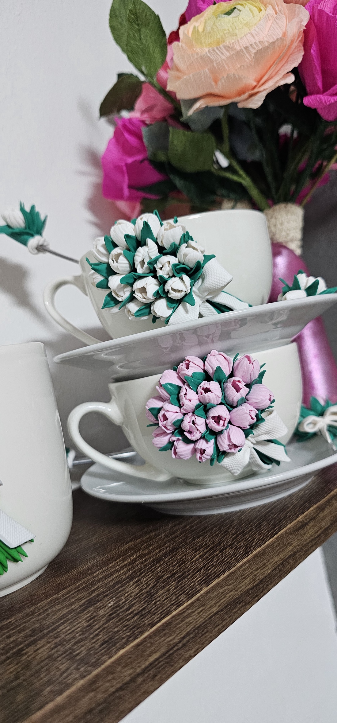 Set decorativ handmade-cana cu buchet de lalele albe, farfurioara si lingurita asortata - accesorii nuntă - amintiri și cadouri de nuntă - cadou nuntă - set de ceremonie - Artynos.ro