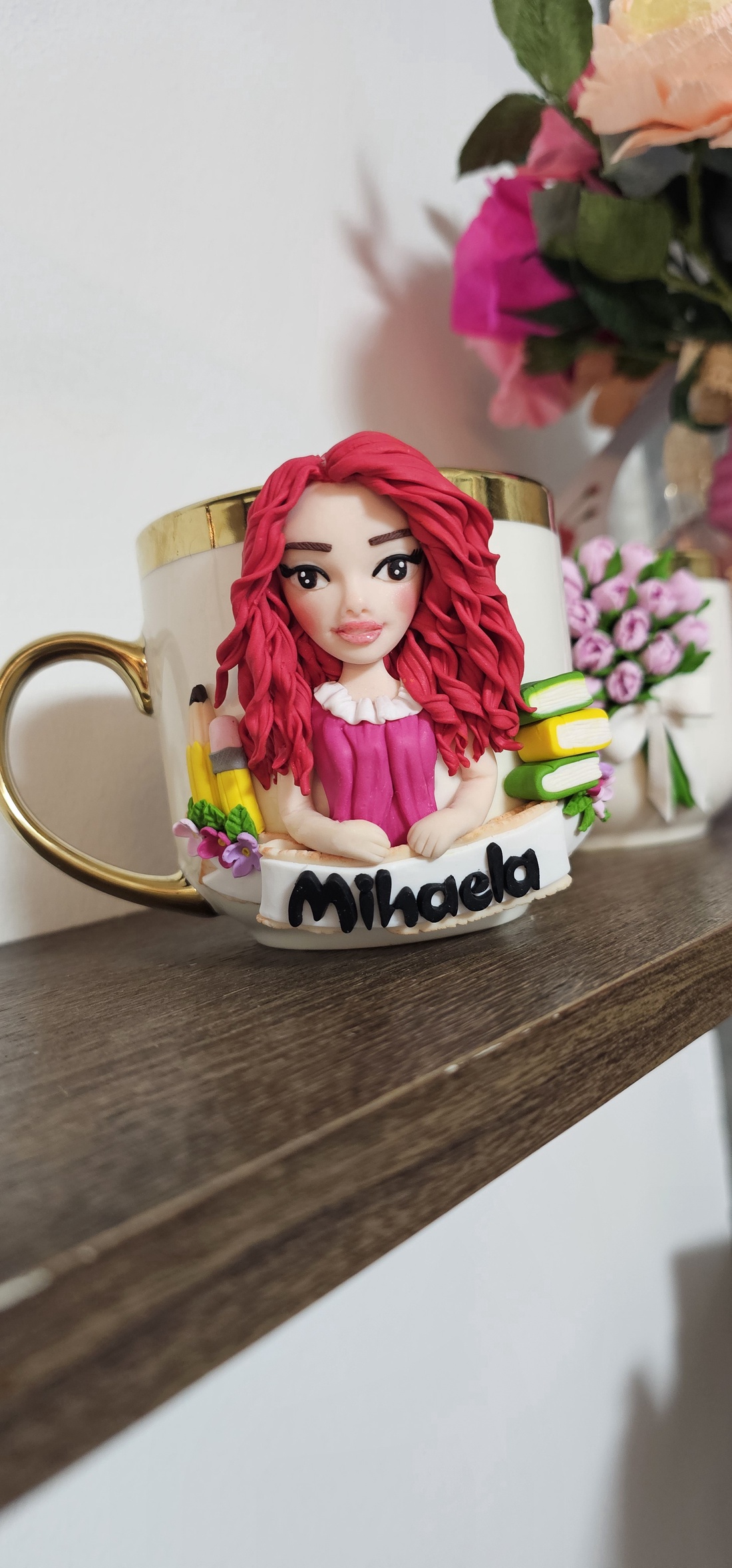 Cana personalizata cu figurina 3d profesoara/invatatoare  - casă & stil de viață - seturi de cadou - Artynos.ro