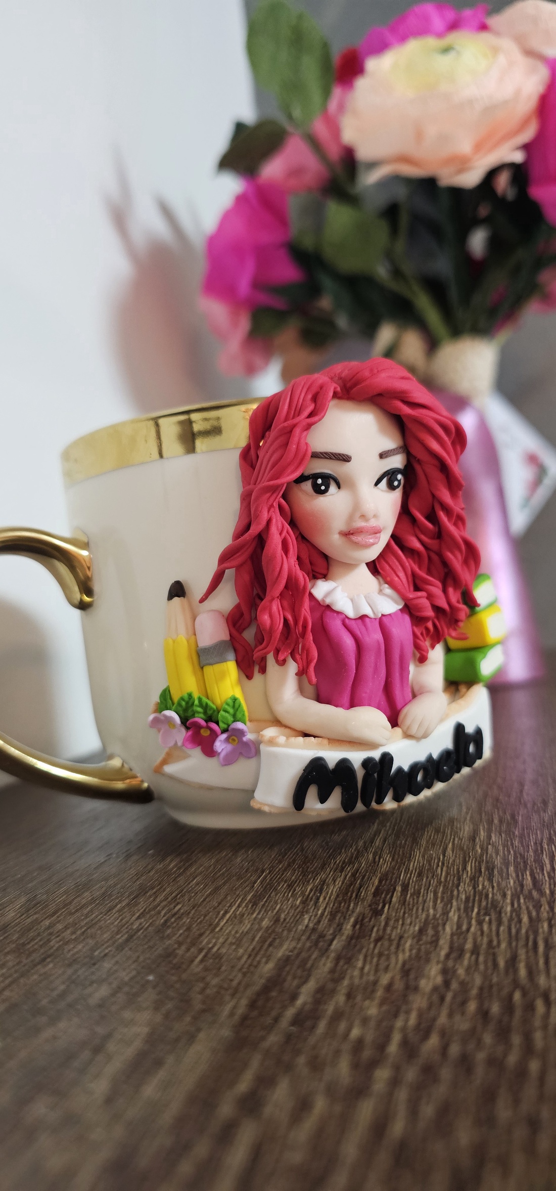 Cana personalizata cu figurina 3d profesoara/invatatoare  - casă & stil de viață - seturi de cadou - Artynos.ro