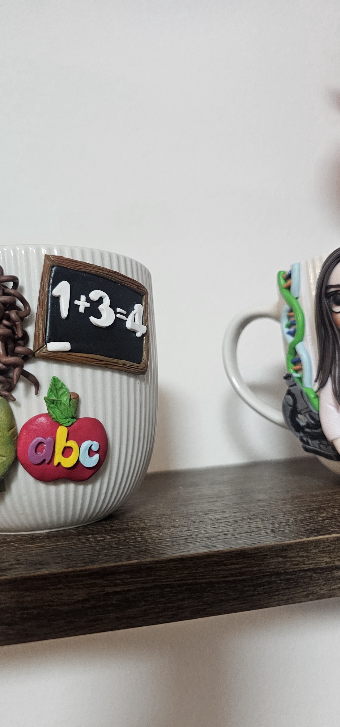 Cana personalizata cu figurina 3d invatatoare/profesoara - casă & stil de viață - seturi de cadou - Artynos.ro