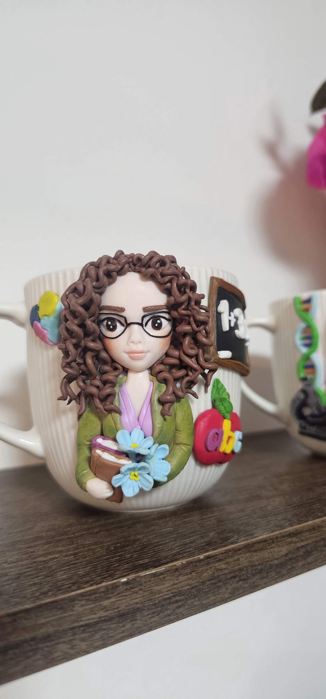 Cana personalizata cu figurina 3d invatatoare/profesoara - casă & stil de viață - seturi de cadou - Artynos.ro