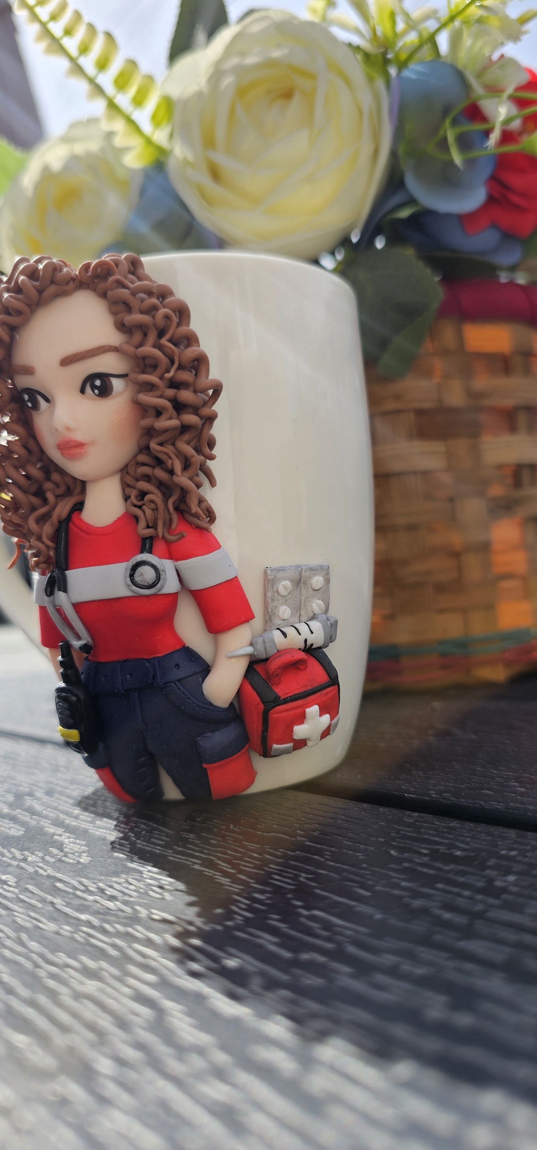 Cana personalizata cu figurina medic/asistent ambulanta/smurd - casă & stil de viață - seturi de cadou - Artynos.ro