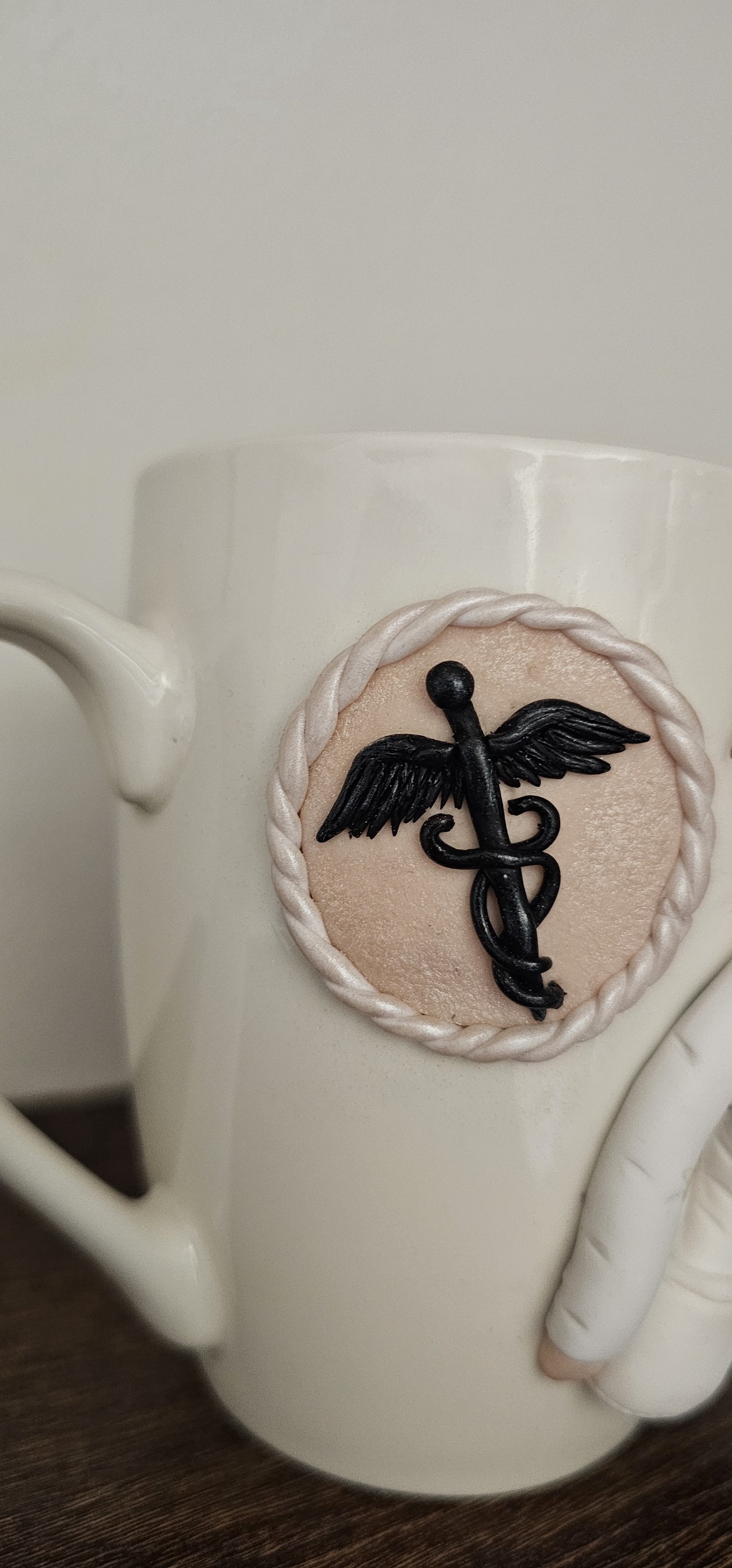 Cana personalizata cu figurina 3d pentru medic de familie - casă & stil de viață - seturi de cadou - Artynos.ro