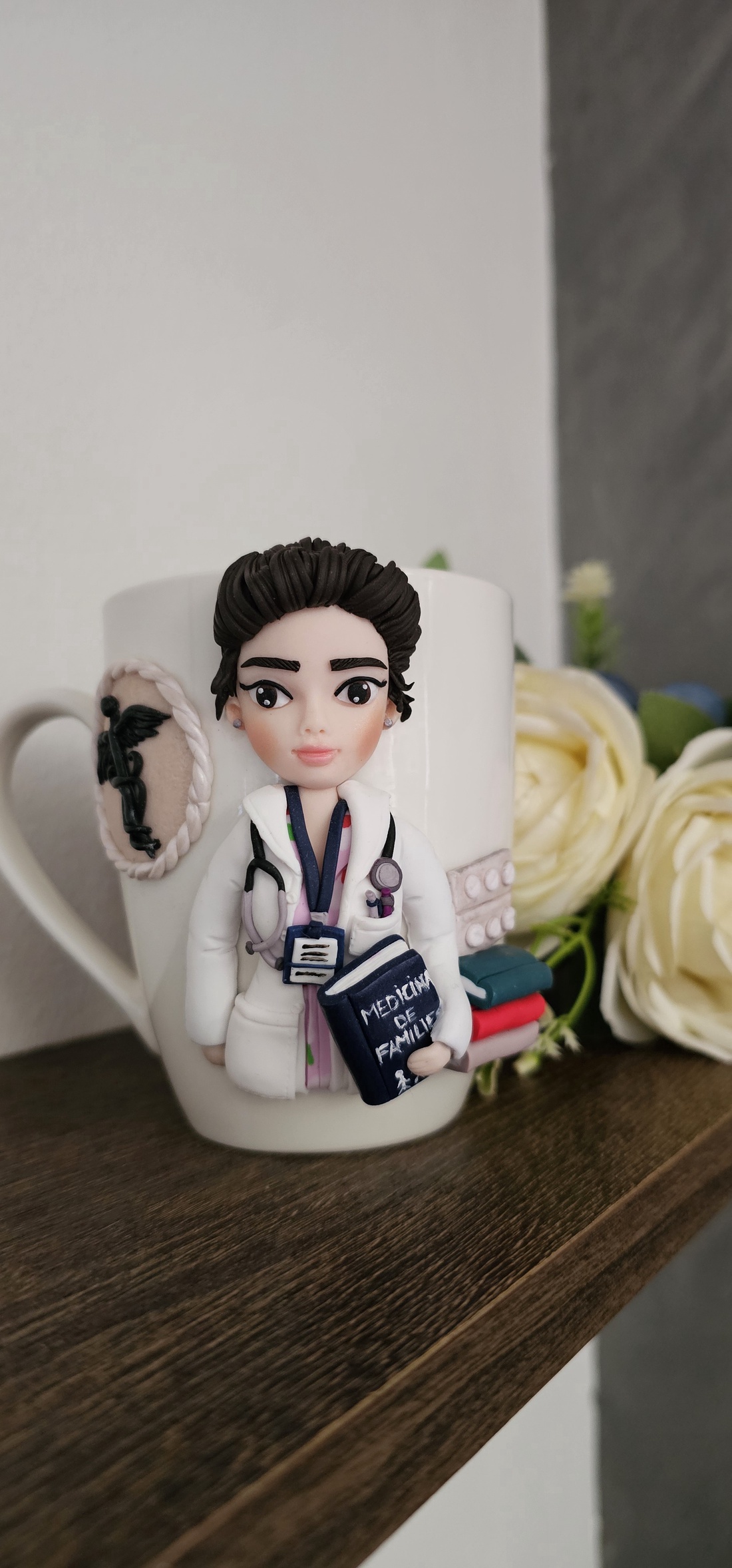 Cana personalizata cu figurina 3d pentru medic de familie - casă & stil de viață - seturi de cadou - Artynos.ro