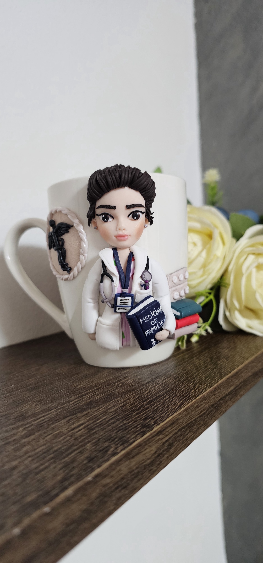 Cana personalizata cu figurina 3d pentru medic de familie - casă & stil de viață - seturi de cadou - Artynos.ro