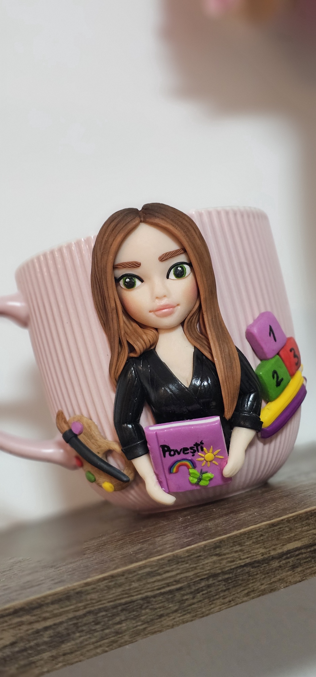 Cana personalizata cu figurina 3d profesoara/diriginta/invatatoare/educatoare - casă & stil de viață - seturi de cadou - Artynos.ro