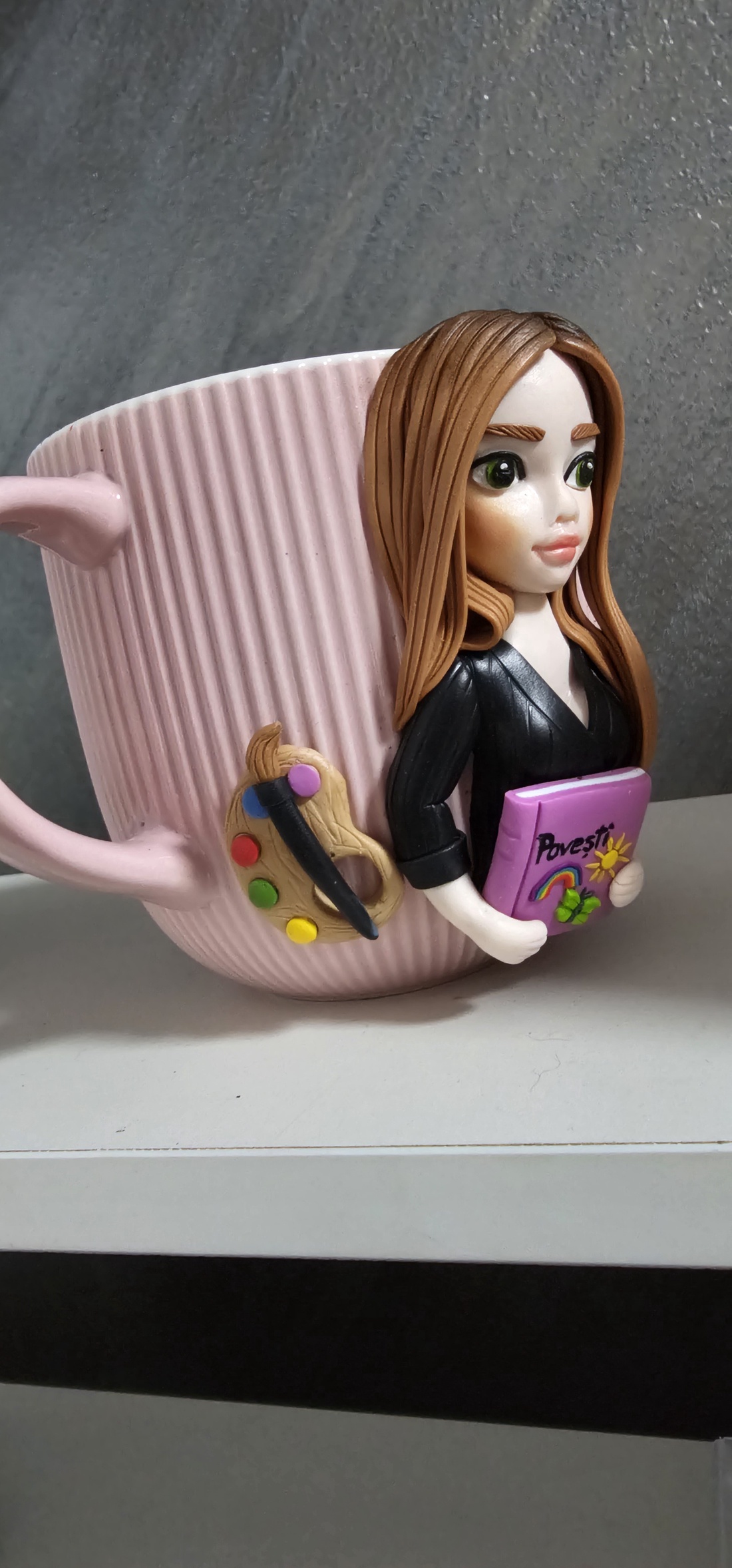 Cana personalizata cu figurina 3d profesoara/diriginta/invatatoare/educatoare - casă & stil de viață - seturi de cadou - Artynos.ro