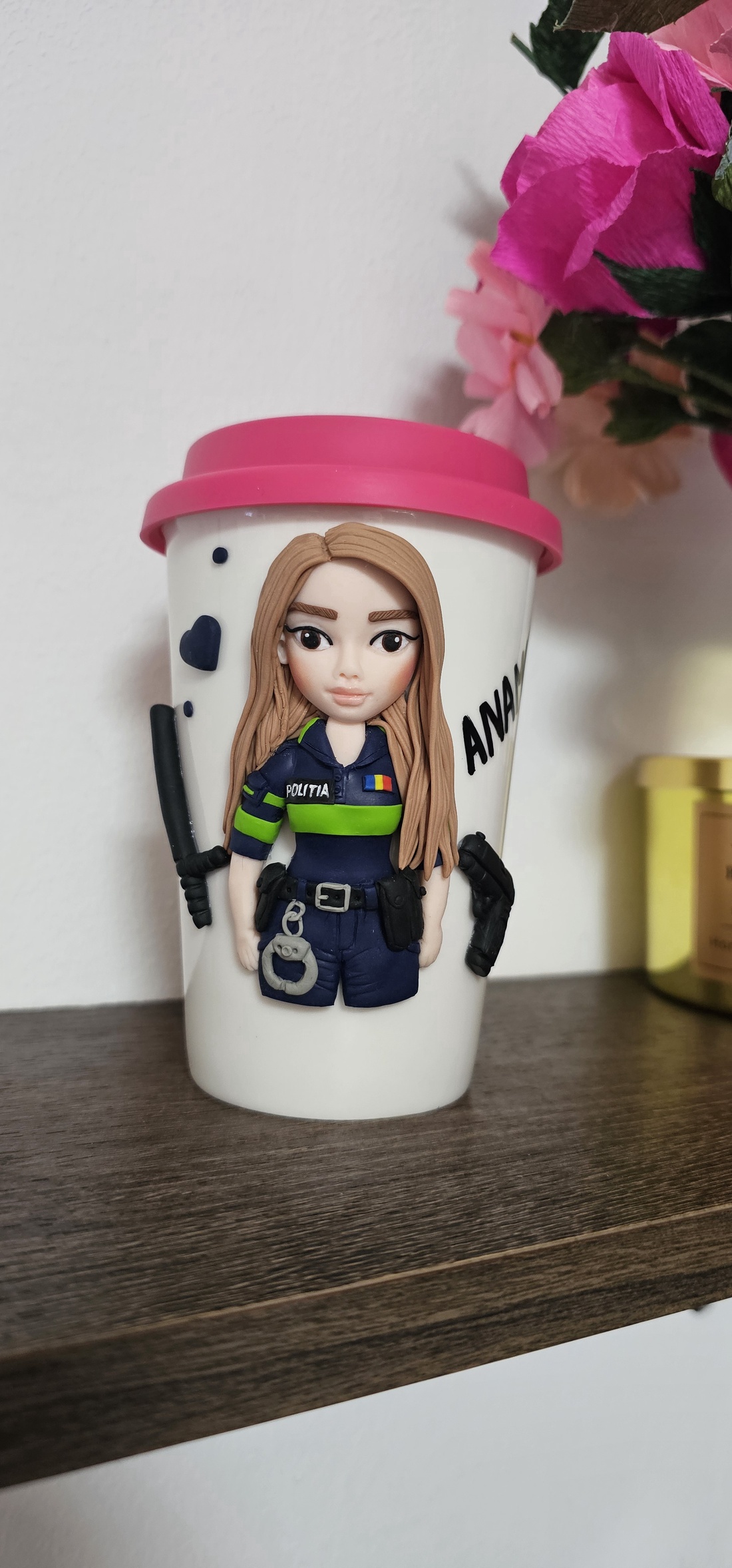 Cana personalizata cu figurina politist/politista /profesii  - casă & stil de viață - seturi de cadou - Artynos.ro