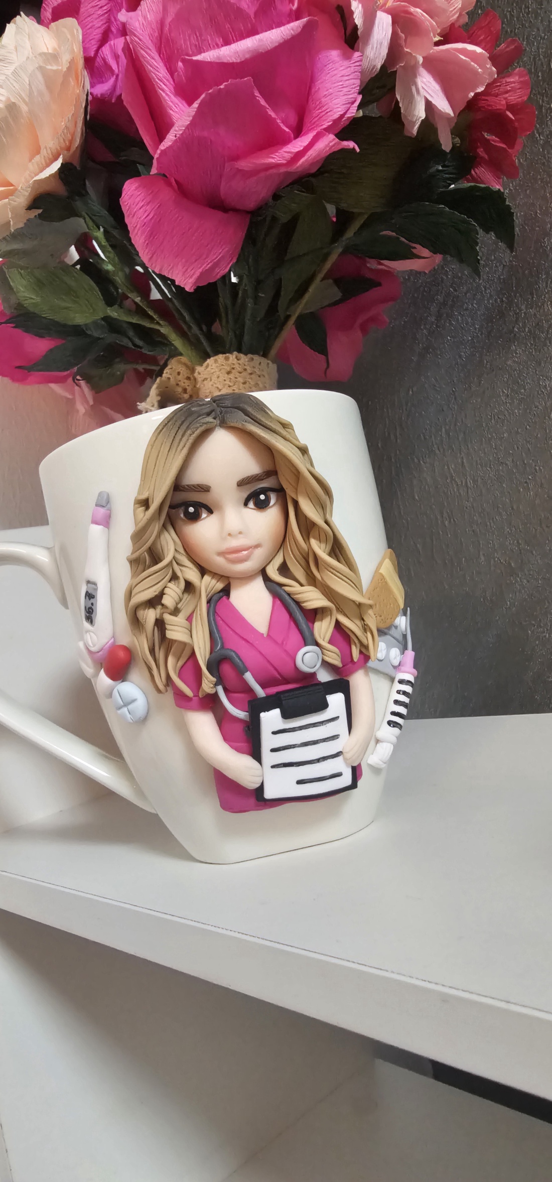 Cana personalizata cu figurina 3d pentru asistenta  - casă & stil de viață - seturi de cadou - Artynos.ro