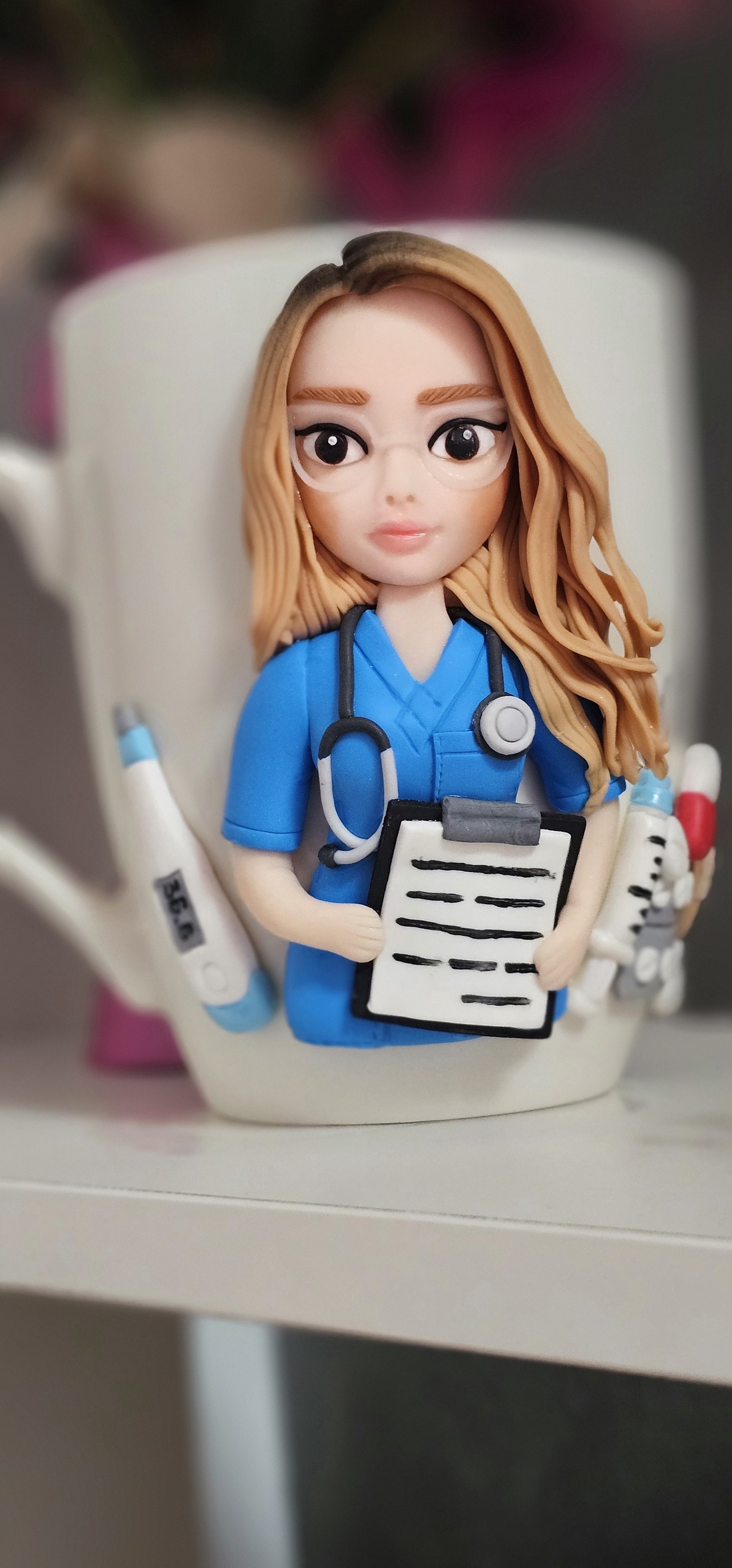 Cana personalizata cu figurina 3d pentru asistenta  - casă & stil de viață - seturi de cadou - Artynos.ro