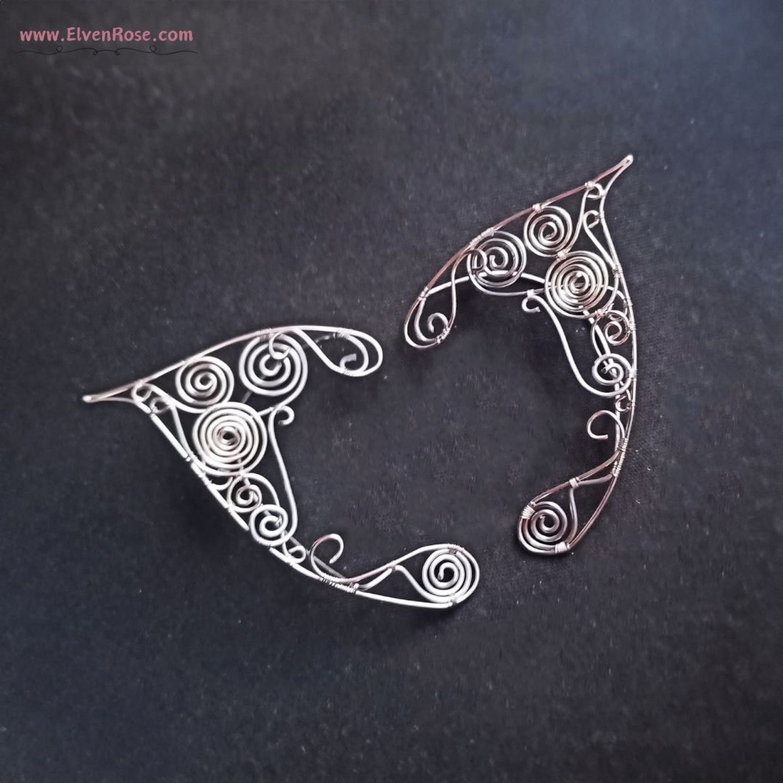 Cercei Urechi de Elf Silver Spirals - bijuterii - cercei - cercei și ornamente pentru urechi - Artynos.ro Cercei Urechi de Elf Silver Spirals - bijuterii - cercei - cercei și ornamente pentru urechi - Artynos.ro