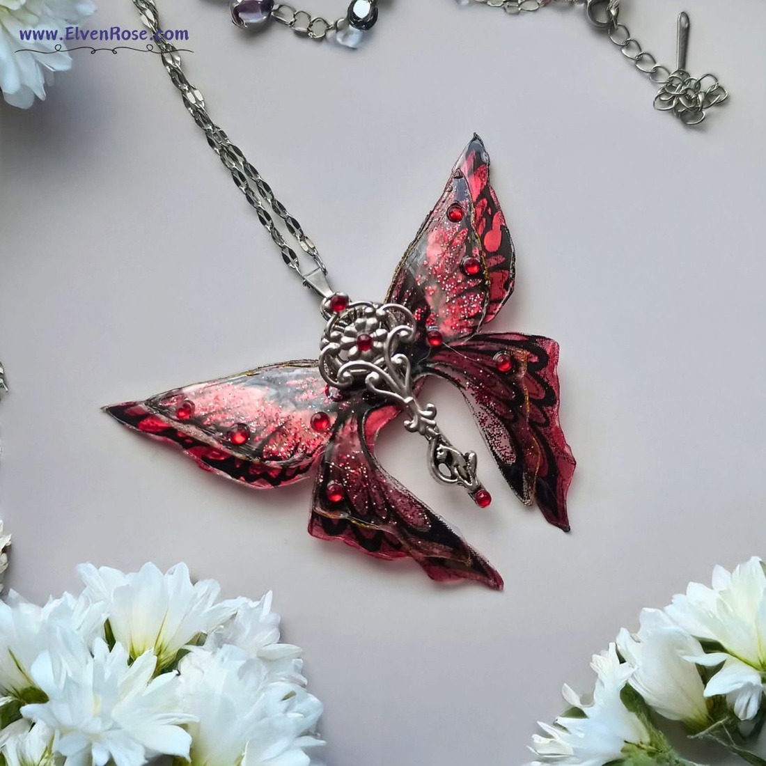 Pandantivul Red Magic Butterfly - bijuterii - coliere - pandativ - Artynos.ro Pandantivul Red Magic Butterfly - bijuterii - coliere - pandativ - Artynos.ro