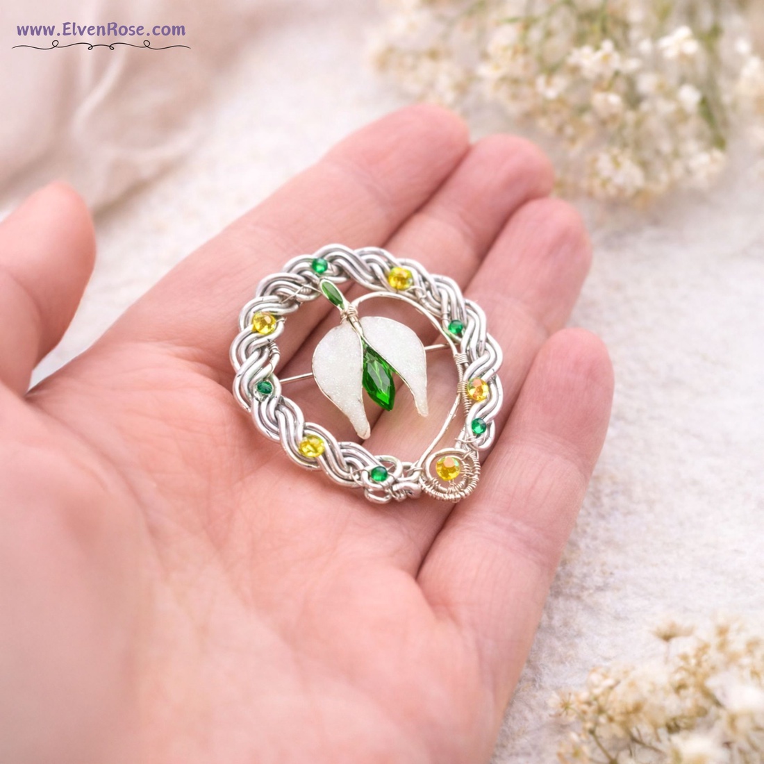 Broșă Mărțișor Coronița Pădurii - bijuterii - mărțișor - Artynos.ro