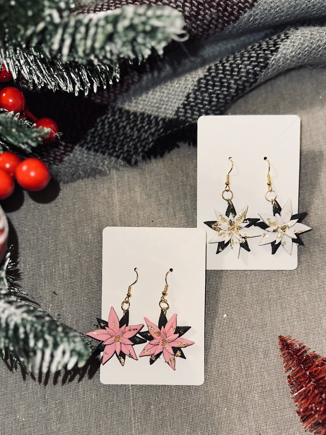 Cercei Craciun Stellar Petals - bijuterii - cercei - cercei cu figurine - Artynos.ro