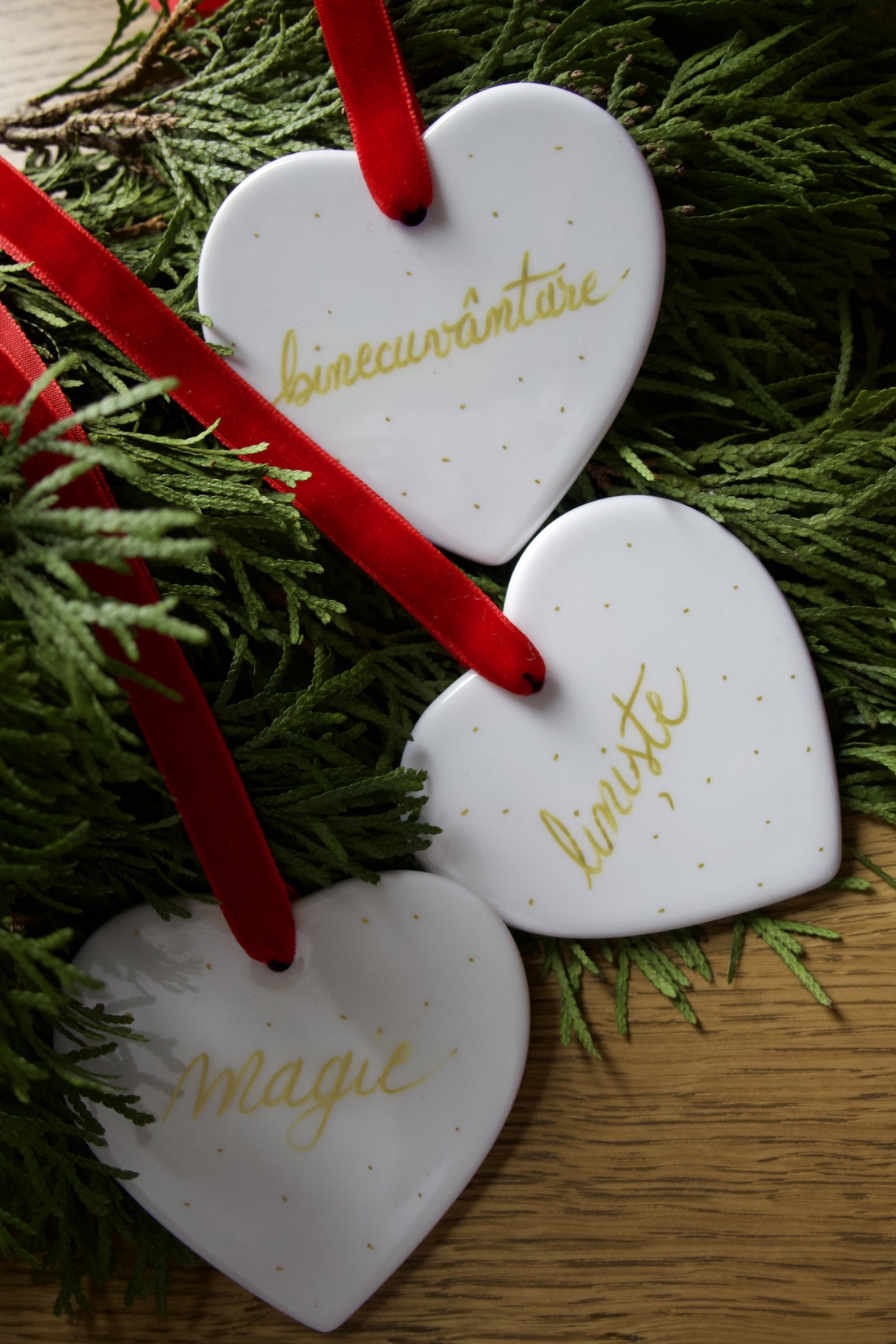 Ornament brad din ceramică, cu mesaj caligrafic  - crăciun - decorațiuni de crăciun de casă - globuri de crăciun - Artynos.ro