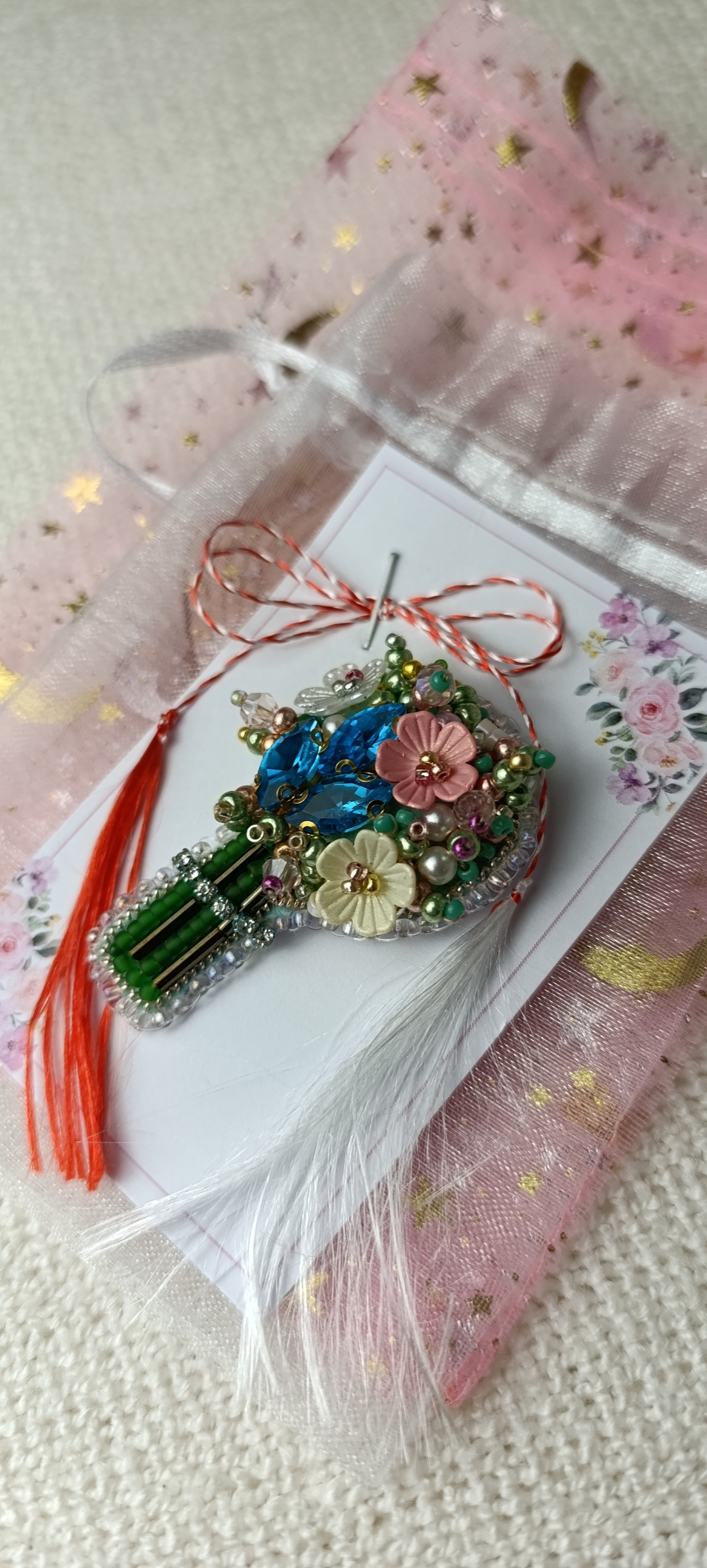 Broșă buchet de flori - bijuterii - mărțișor - Artynos.ro Broșă buchet de flori - bijuterii - mărțișor - Artynos.ro