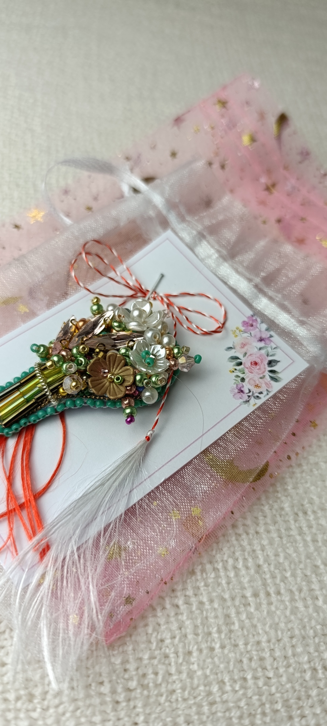 Broșă buchet de flori - bijuterii - mărțișor - Artynos.ro Broșă buchet de flori - bijuterii - mărțișor - Artynos.ro