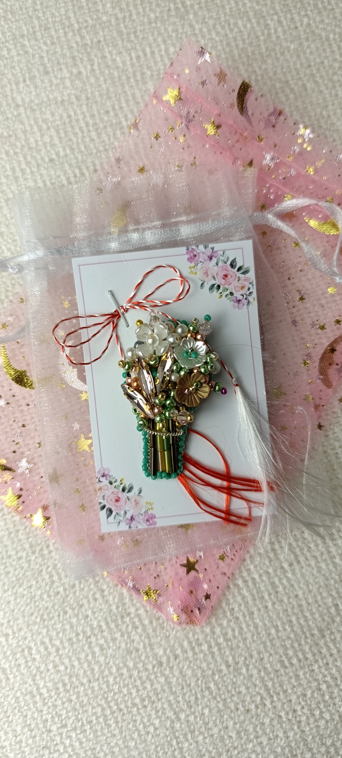 Broșă buchet de flori - bijuterii - mărțișor - Artynos.ro Broșă buchet de flori - bijuterii - mărțișor - Artynos.ro