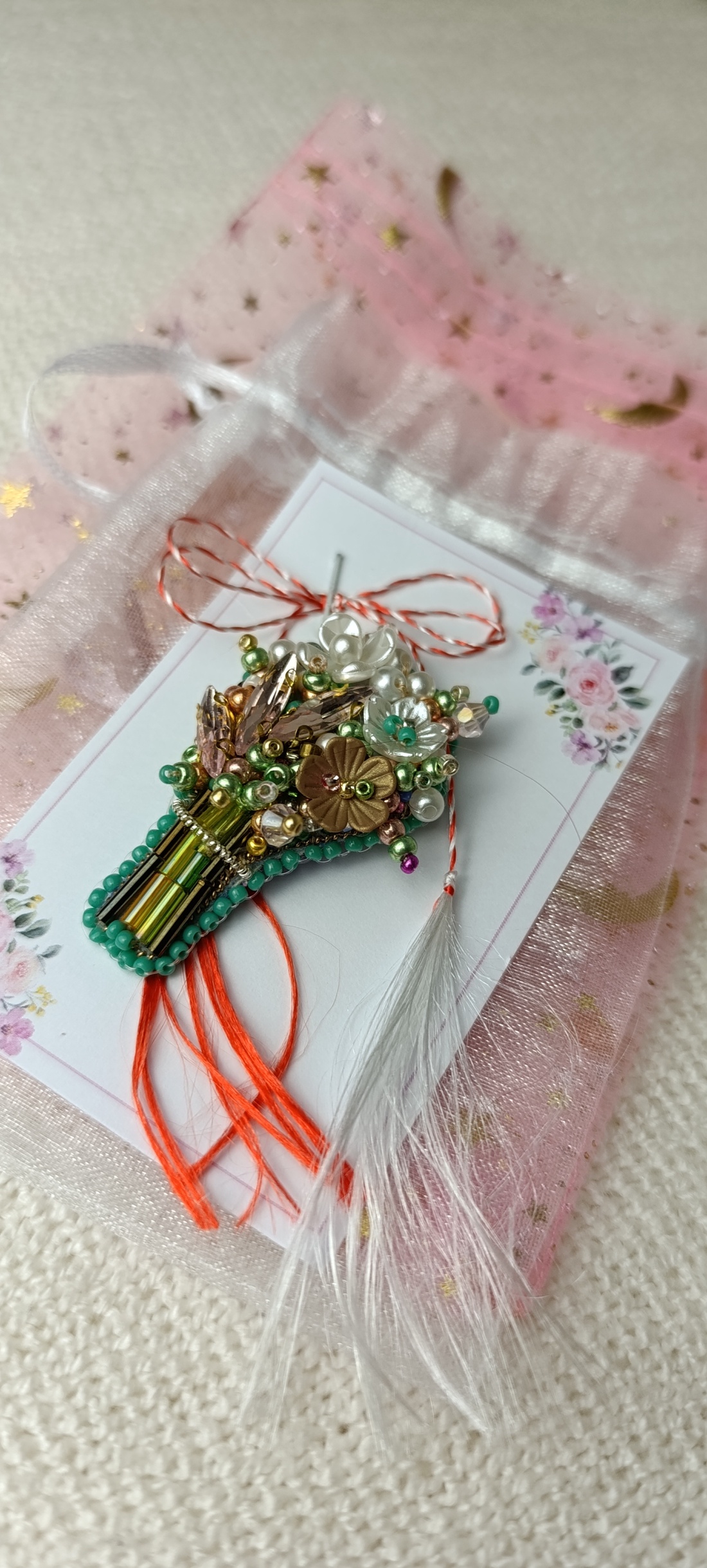 Broșă buchet de flori - bijuterii - mărțișor - Artynos.ro Broșă buchet de flori - bijuterii - mărțișor - Artynos.ro