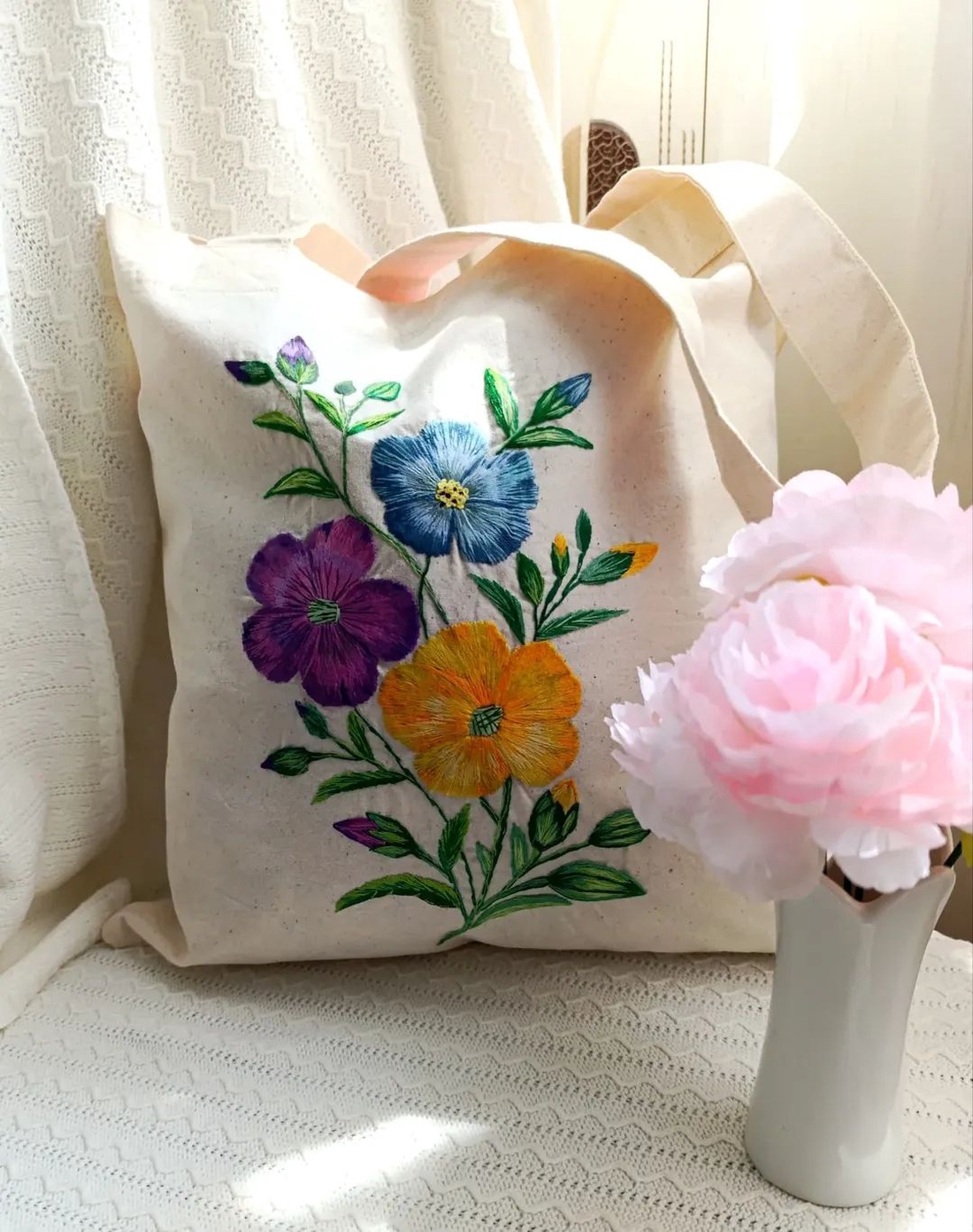 Sacosa din bumbac brodata - geantă și husă - geantă pentru cumpărături - geantă shopper, geantă tote, geantă textilă - Artynos.ro Sacosa din bumbac brodata - geantă și husă - geantă pentru cumpărături - geantă shopper, geantă tote, geantă textilă - Artynos.ro