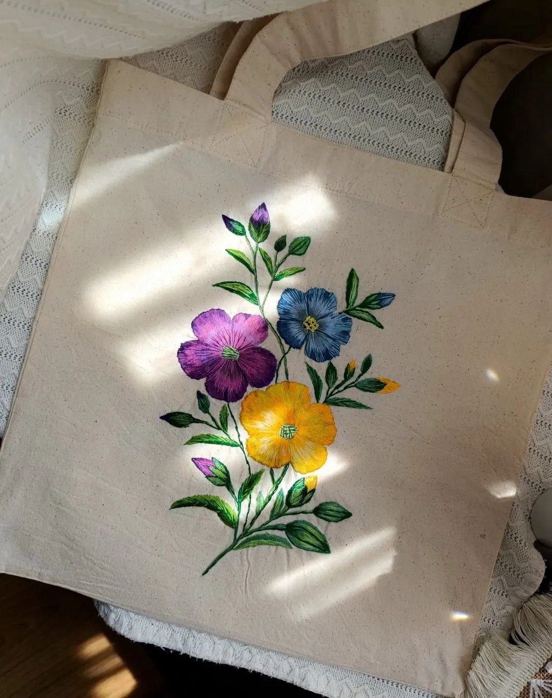 Sacosa din bumbac brodata - geantă și husă - geantă pentru cumpărături - geantă shopper, geantă tote, geantă textilă - Artynos.ro Sacosa din bumbac brodata - geantă și husă - geantă pentru cumpărături - geantă shopper, geantă tote, geantă textilă - Artynos.ro