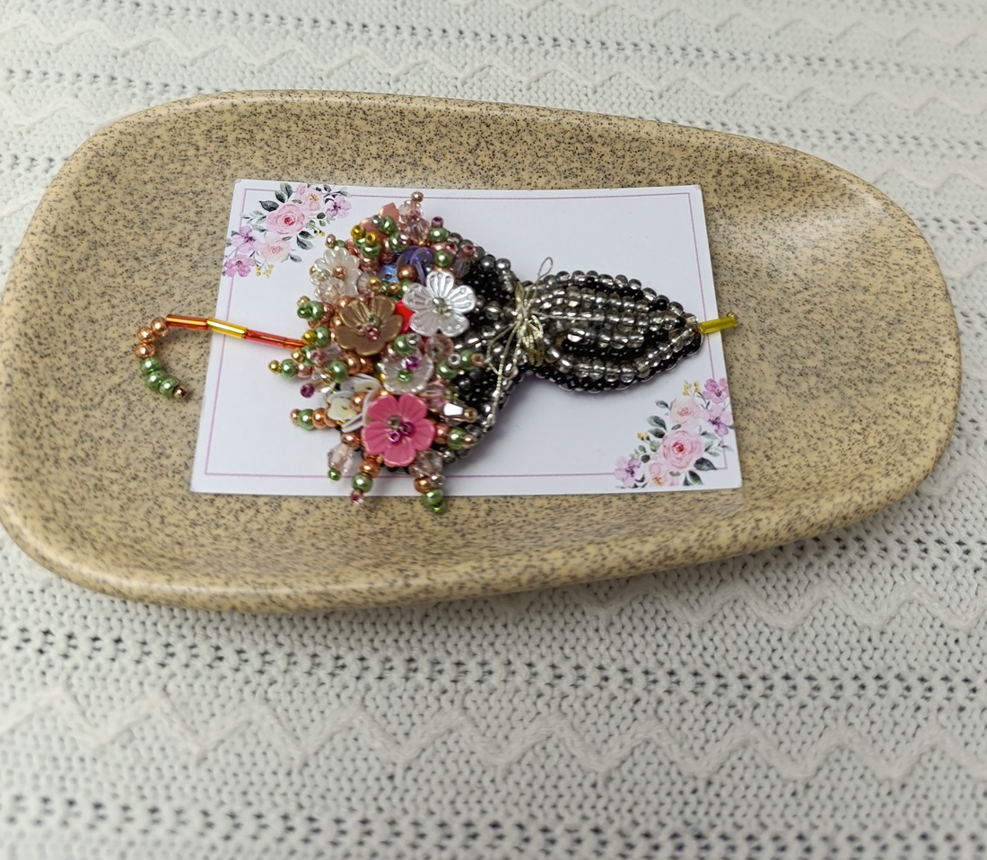 Broșă umbrelă  - bijuterii - mărțișor - Artynos.ro