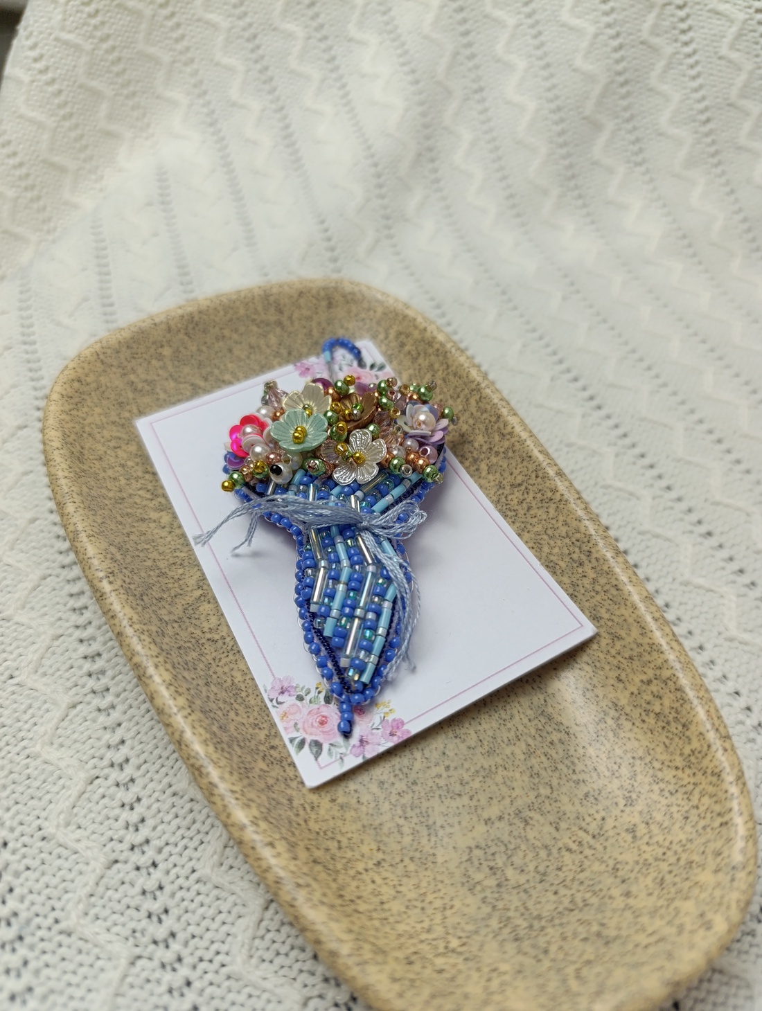 Broșă umbrelă  - bijuterii - mărțișor - Artynos.ro