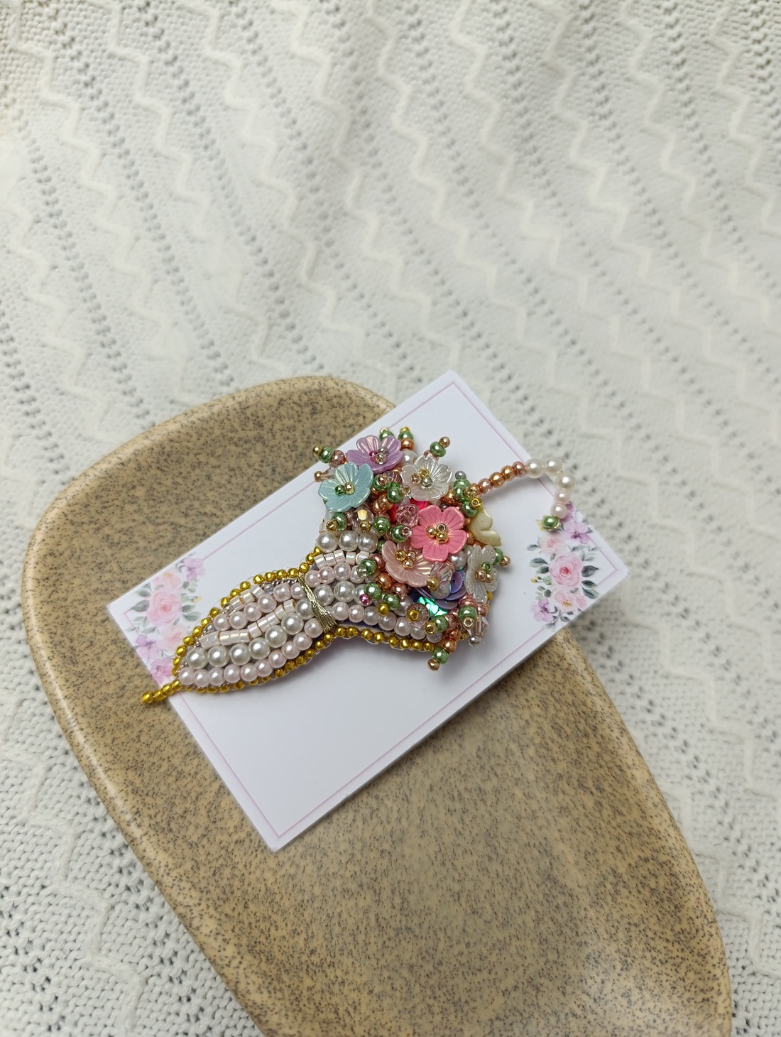 Broșă umbrelă  - bijuterii - mărțișor - Artynos.ro