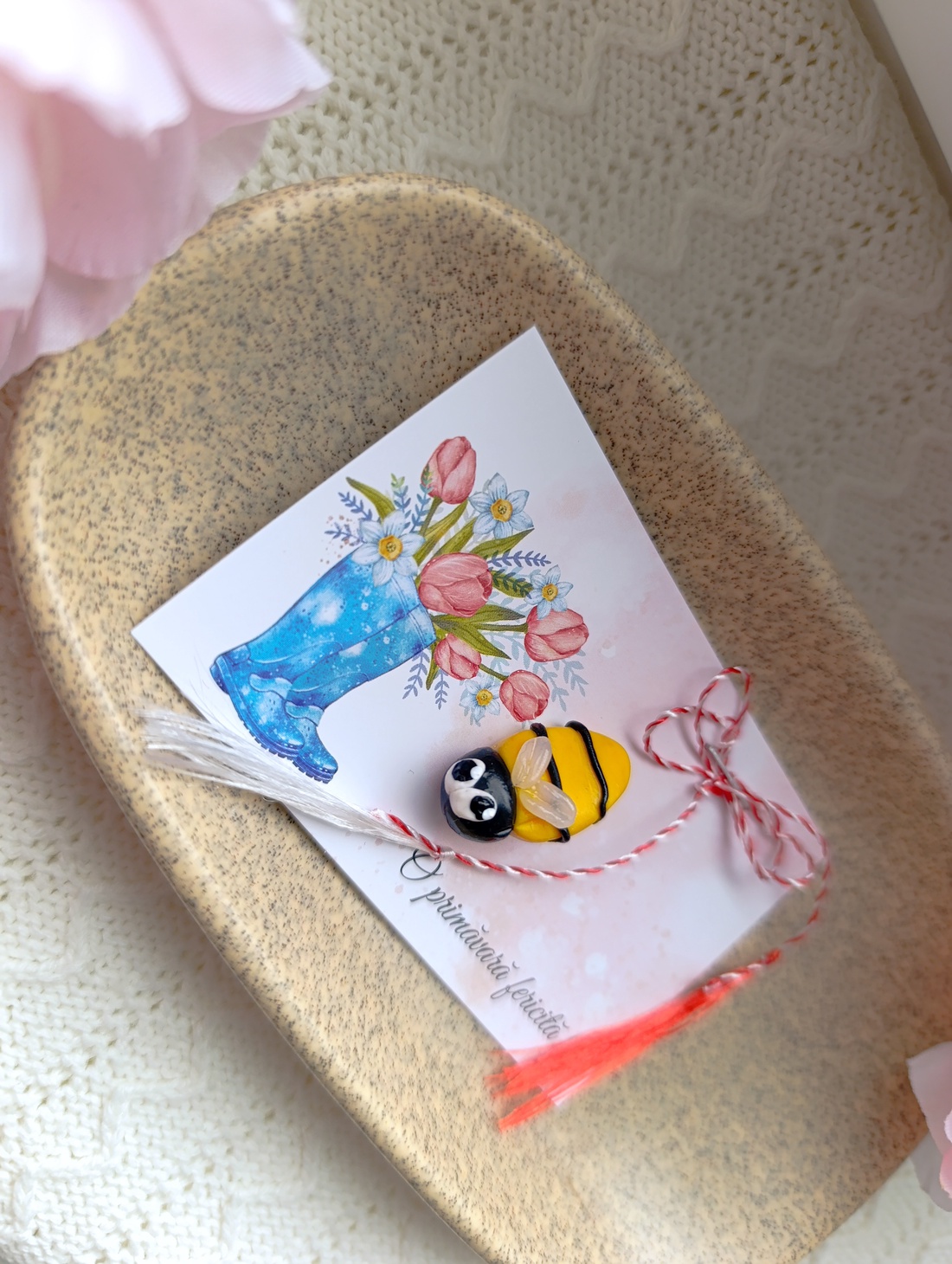 Mărțișor albinuța  - bijuterii - mărțișor - Artynos.ro