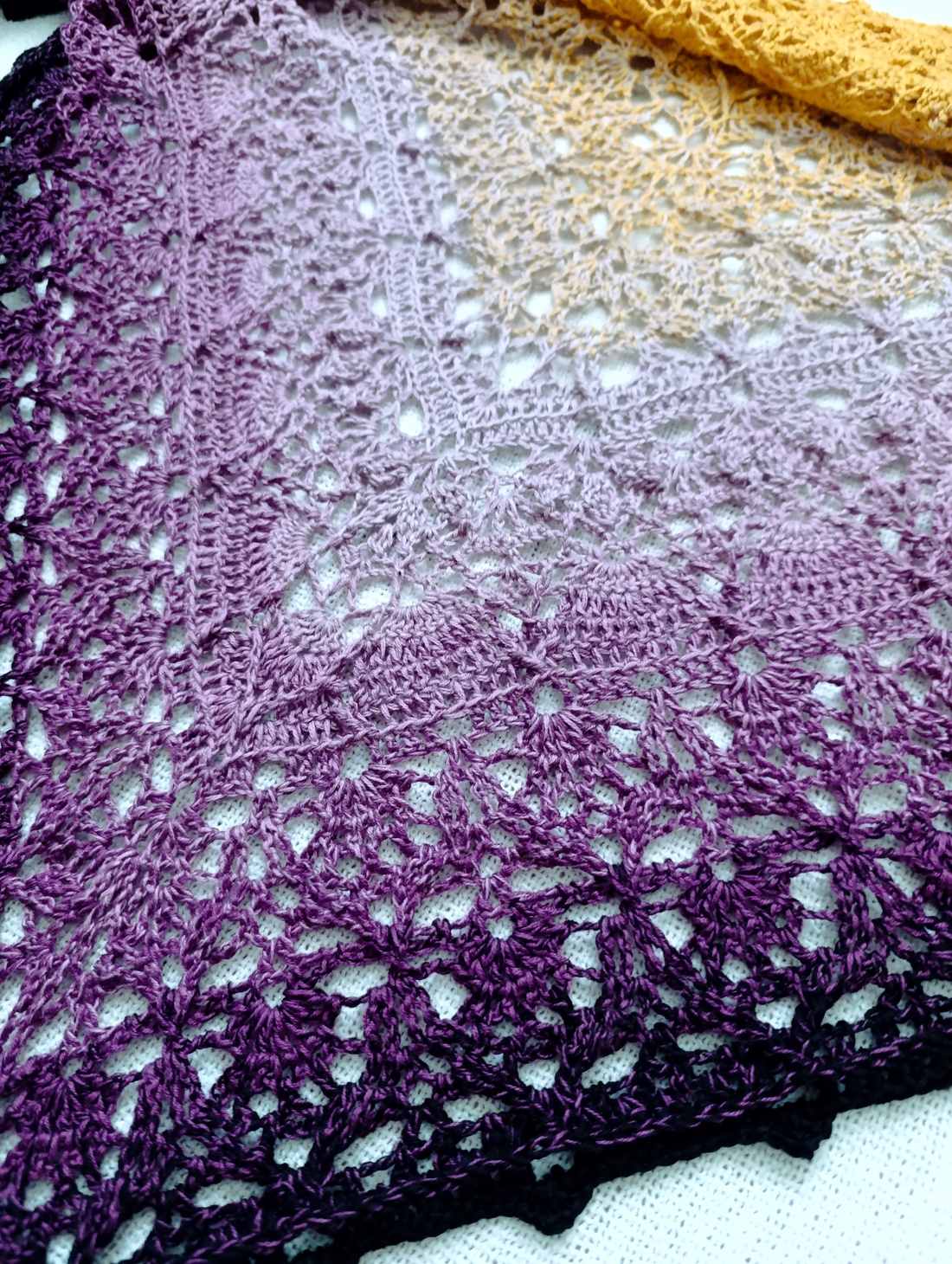 Șal Croșetat Manual Amethyst Sunset  - îmbrăcăminte și modă - eșarfe, pălării, fularuri - șal, eșarfă de cap - Artynos.ro