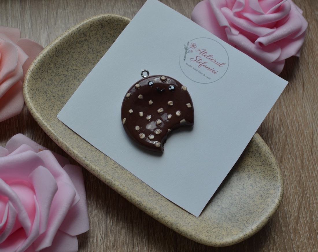 Breloc și Worry Stone Biscuit Adorabil � Aliatul tău cu aromă de optimism - genți și portofele - accesorii genți - breloc - Artynos.ro