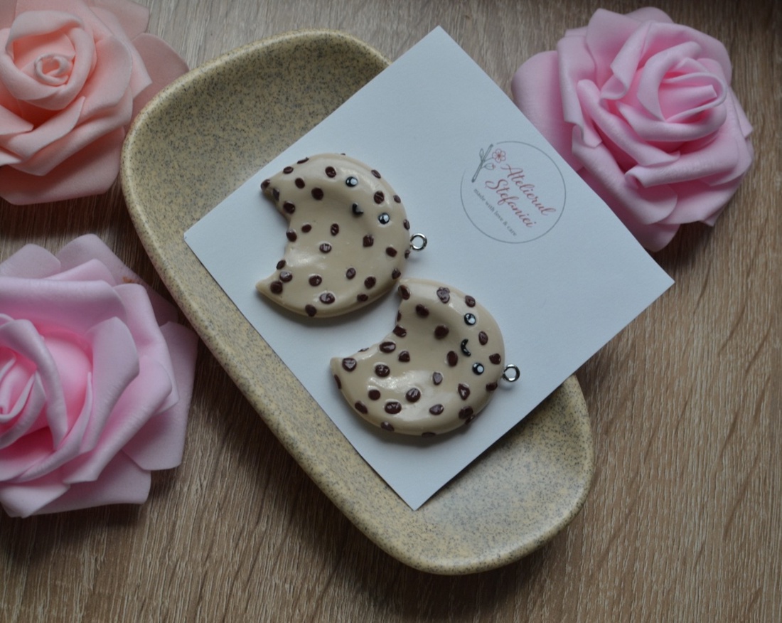 Breloc și Worry Stone Biscuit Adorabil � Aliatul tău cu aromă de optimism - genți și portofele - accesorii genți - breloc - Artynos.ro