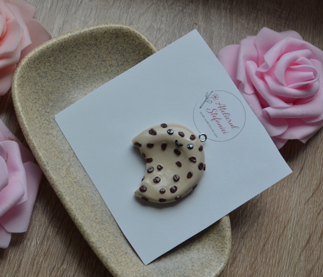 Breloc și Worry Stone Biscuit Adorabil � Aliatul tău cu aromă de optimism - genți și portofele - accesorii genți - breloc - Artynos.ro