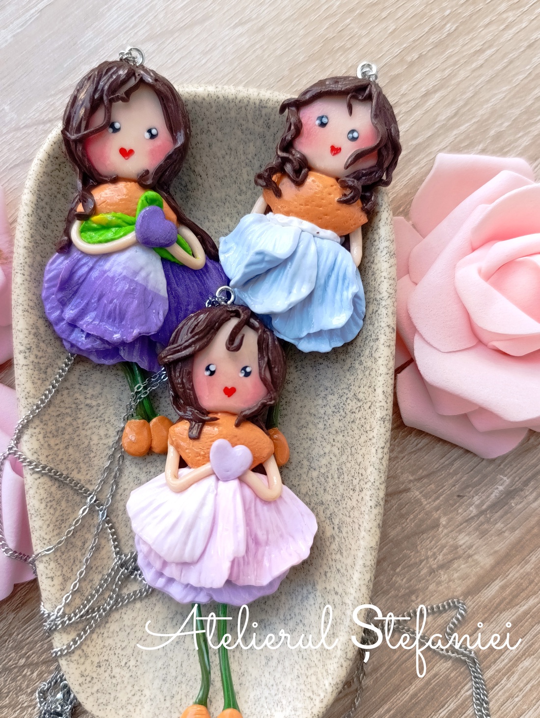 � Iris � Pandantiv handmade din lut polimeric - bijuterii - coliere - coliere cu pandative - Artynos.ro