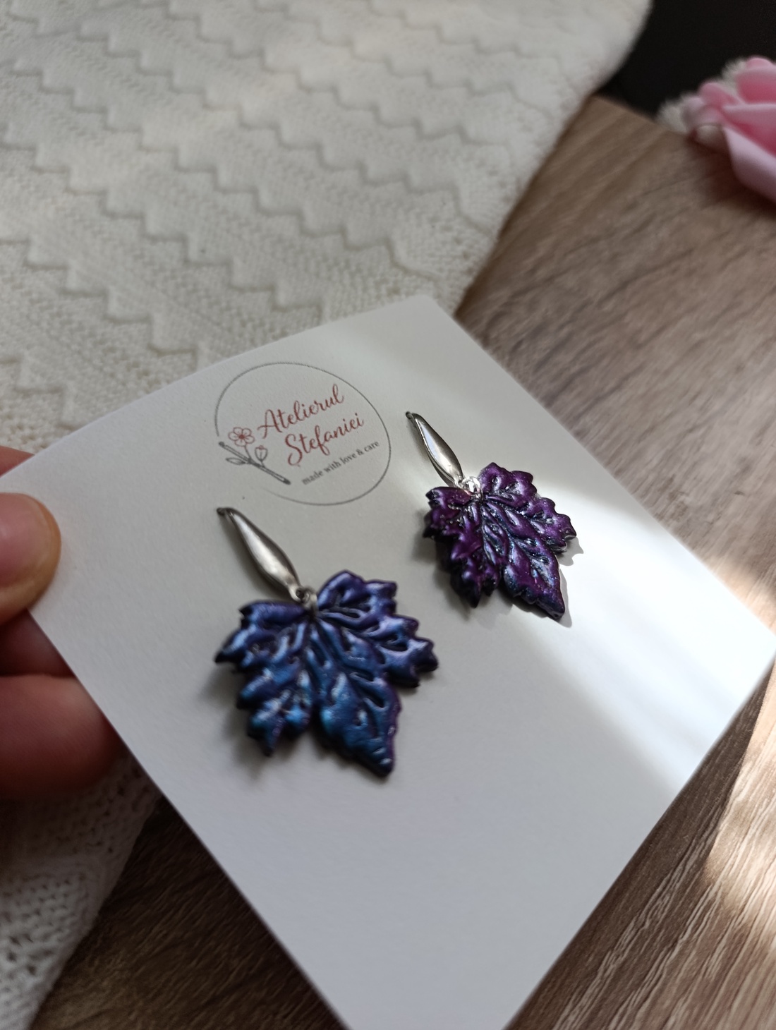 Cercei handmade � Frunze cu efect cameleon - bijuterii - cercei - cercei lungi - Artynos.ro