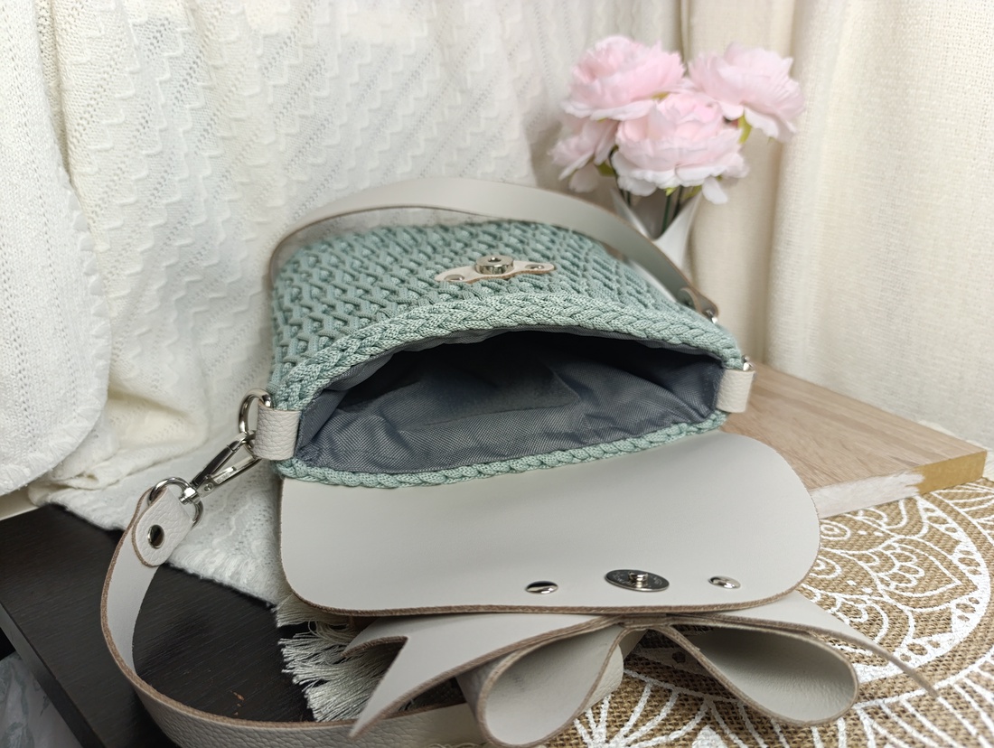 Geantă Perla Mint - geantă croșetată manual - genți și portofele - genți de mână și umăr - geantă crossbody - Artynos.ro