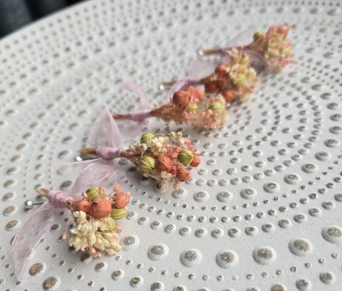 Cocarde - accesorii nuntă - amintiri și cadouri de nuntă - cadouri de bun venit nuntă - Artynos.ro