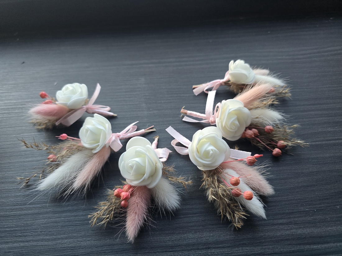 Cocarde - accesorii nuntă - amintiri și cadouri de nuntă - cadouri de bun venit nuntă - Artynos.ro