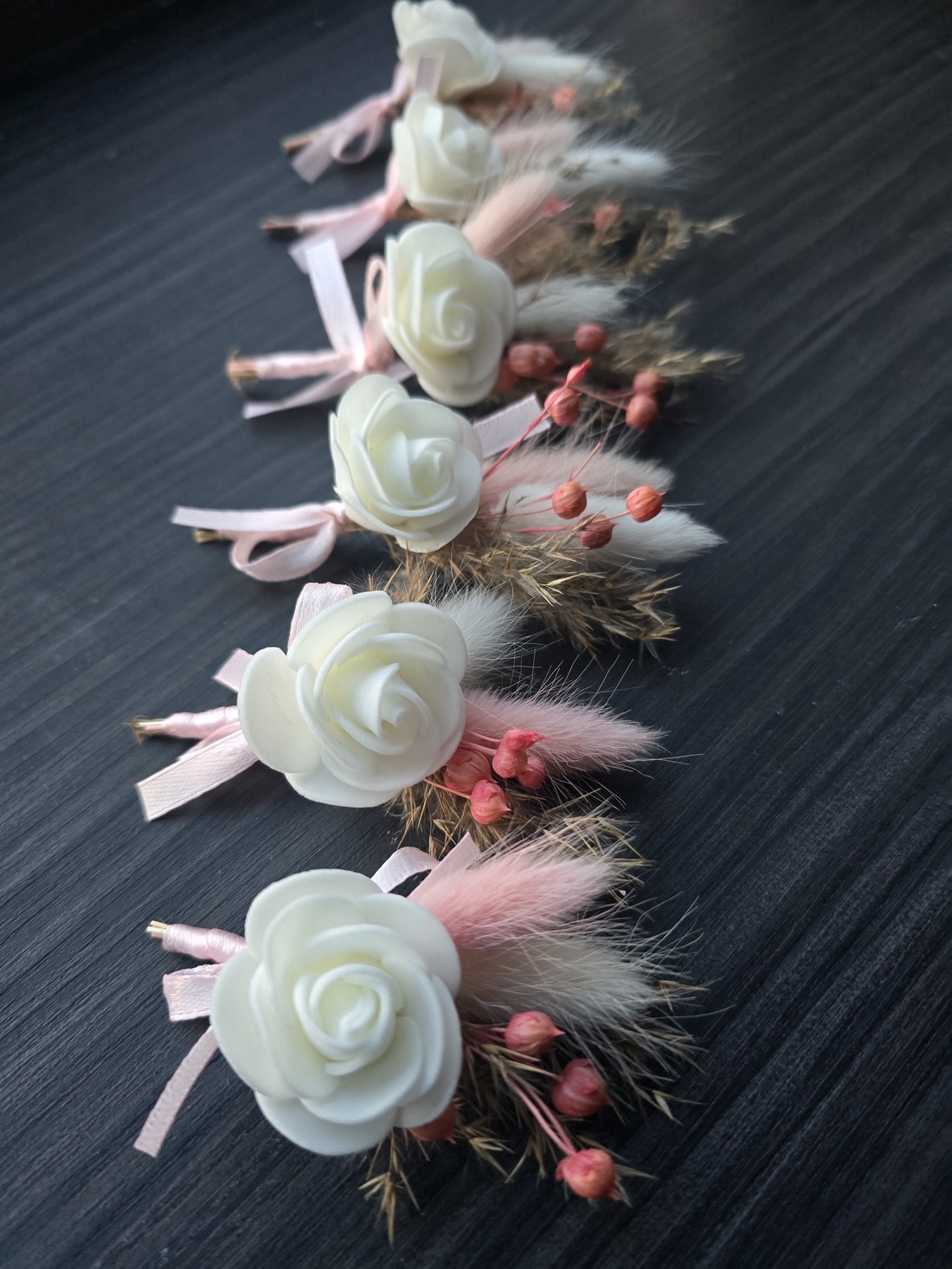 Cocarde - accesorii nuntă - amintiri și cadouri de nuntă - cadouri de bun venit nuntă - Artynos.ro