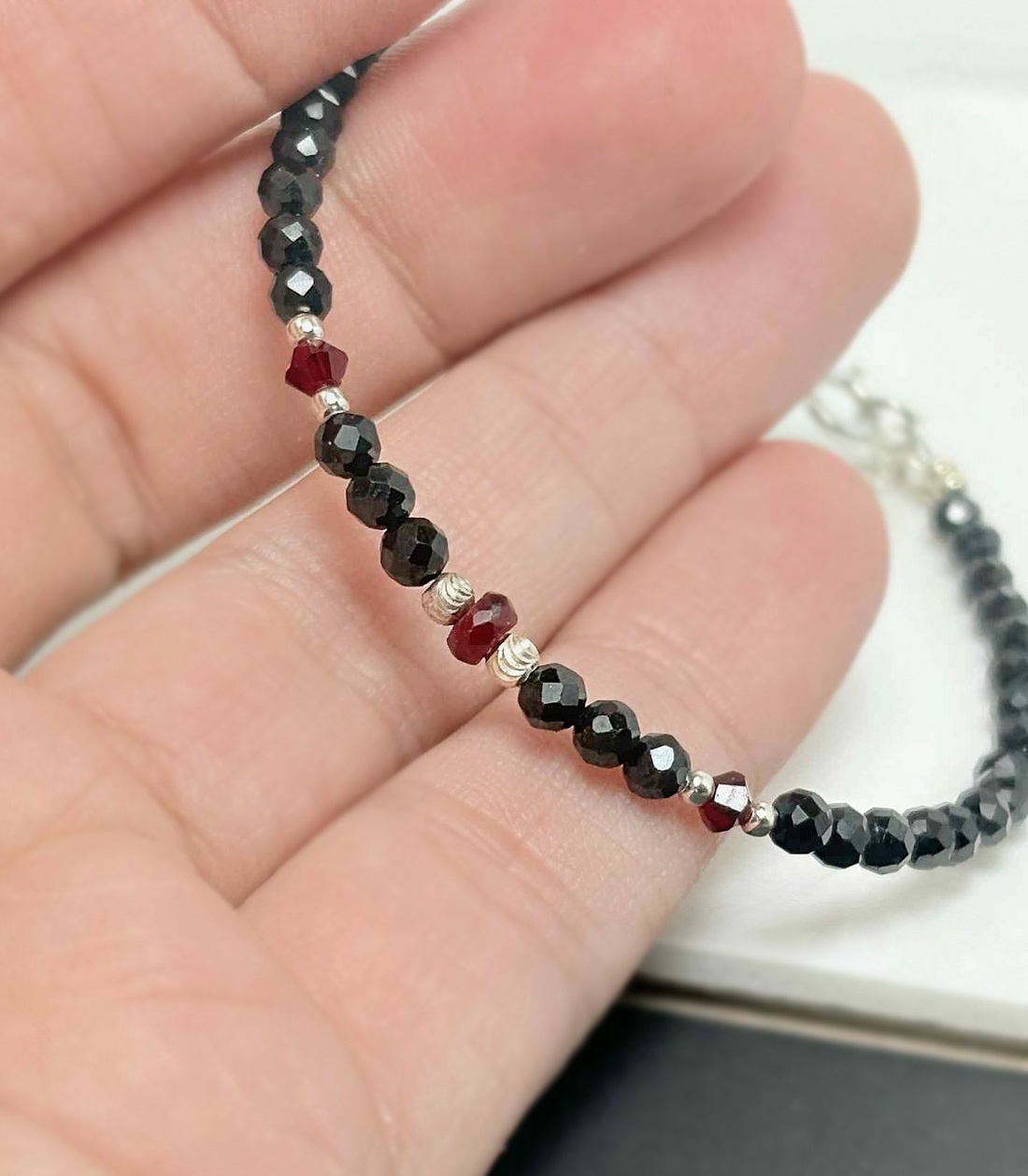 Bratara rubin si turmalina neagra / Scarlet Whisper - bijuterii - brățări - brățări din mărgele - Artynos.ro